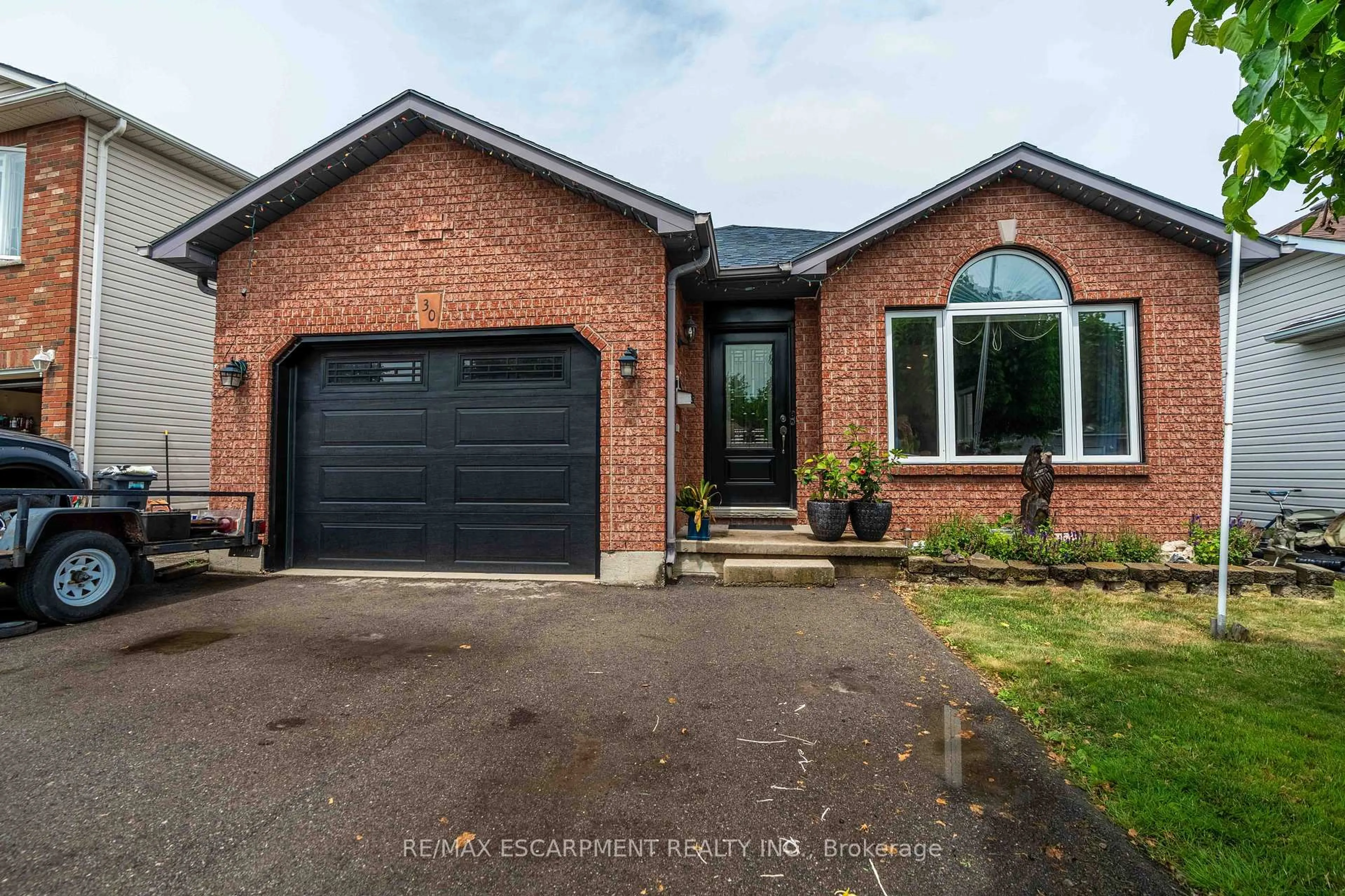 Home with brick exterior material, street for 30 GLENGARY Cres, Haldimand Ontario N3W 2L7