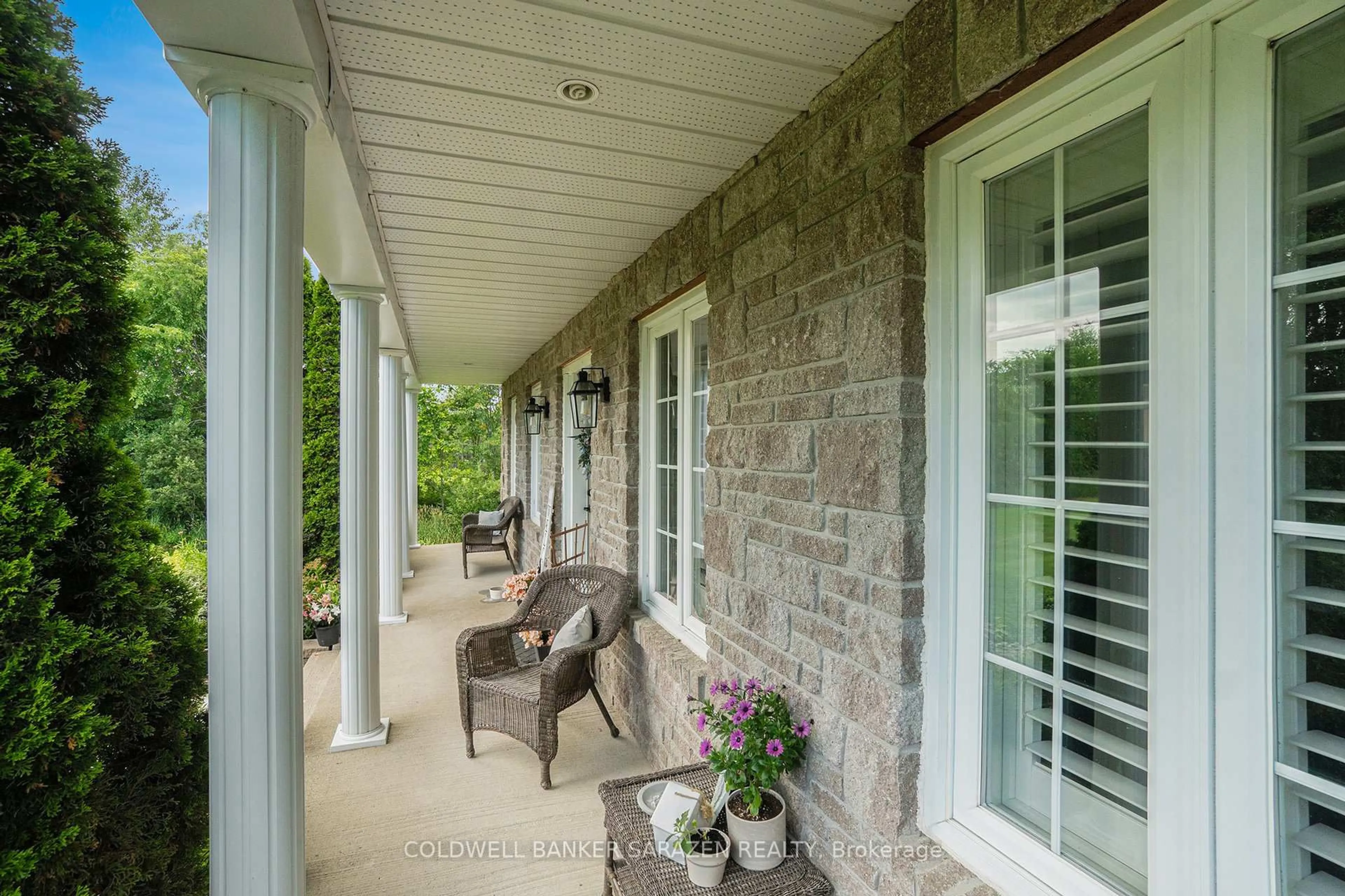 Patio, street for 8289 Rodney Farm Dr, Metcalfe Ontario K0A 2P0