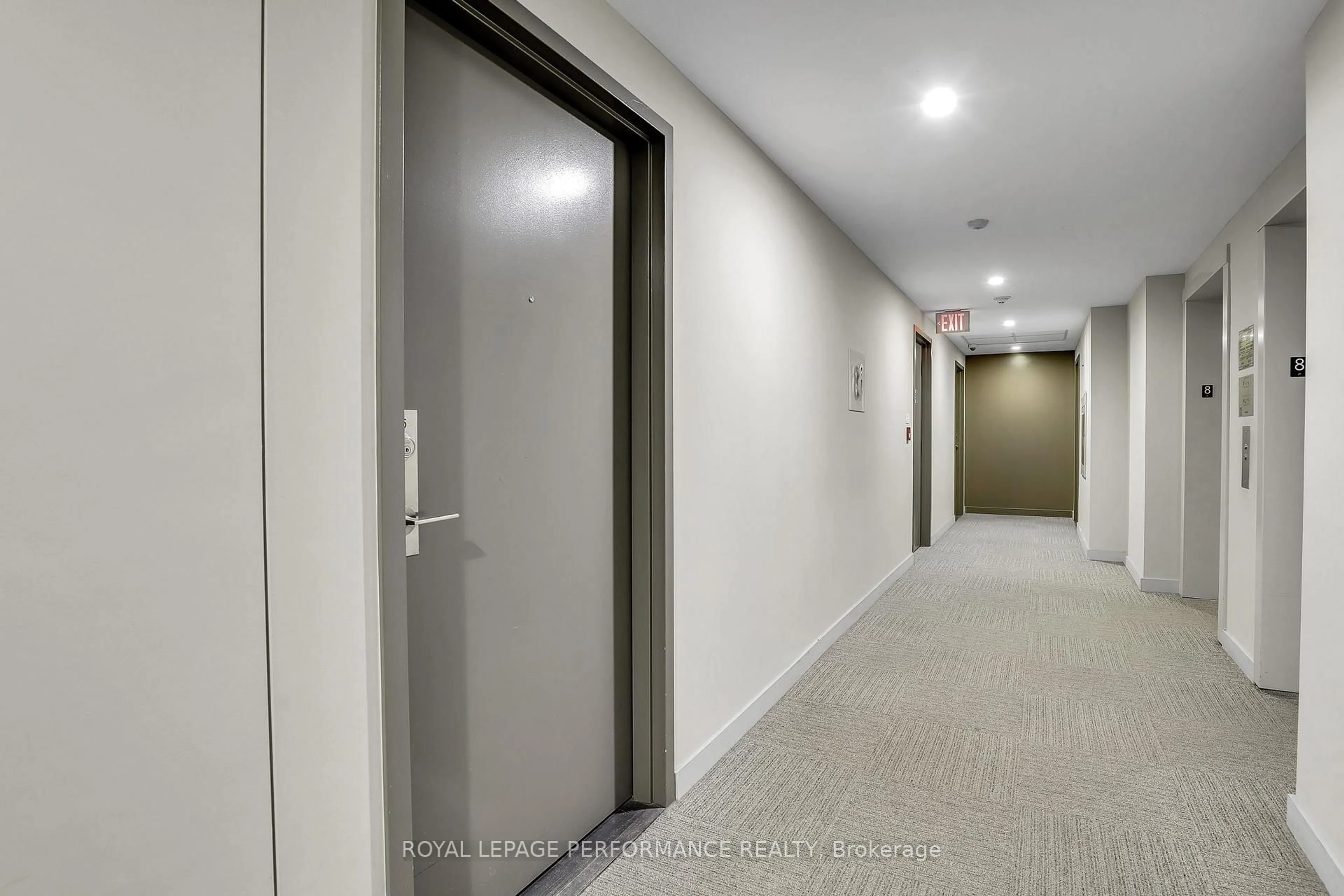 Indoor foyer for 354 Gladstone Ave #815, Ottawa Ontario K2P 0R4