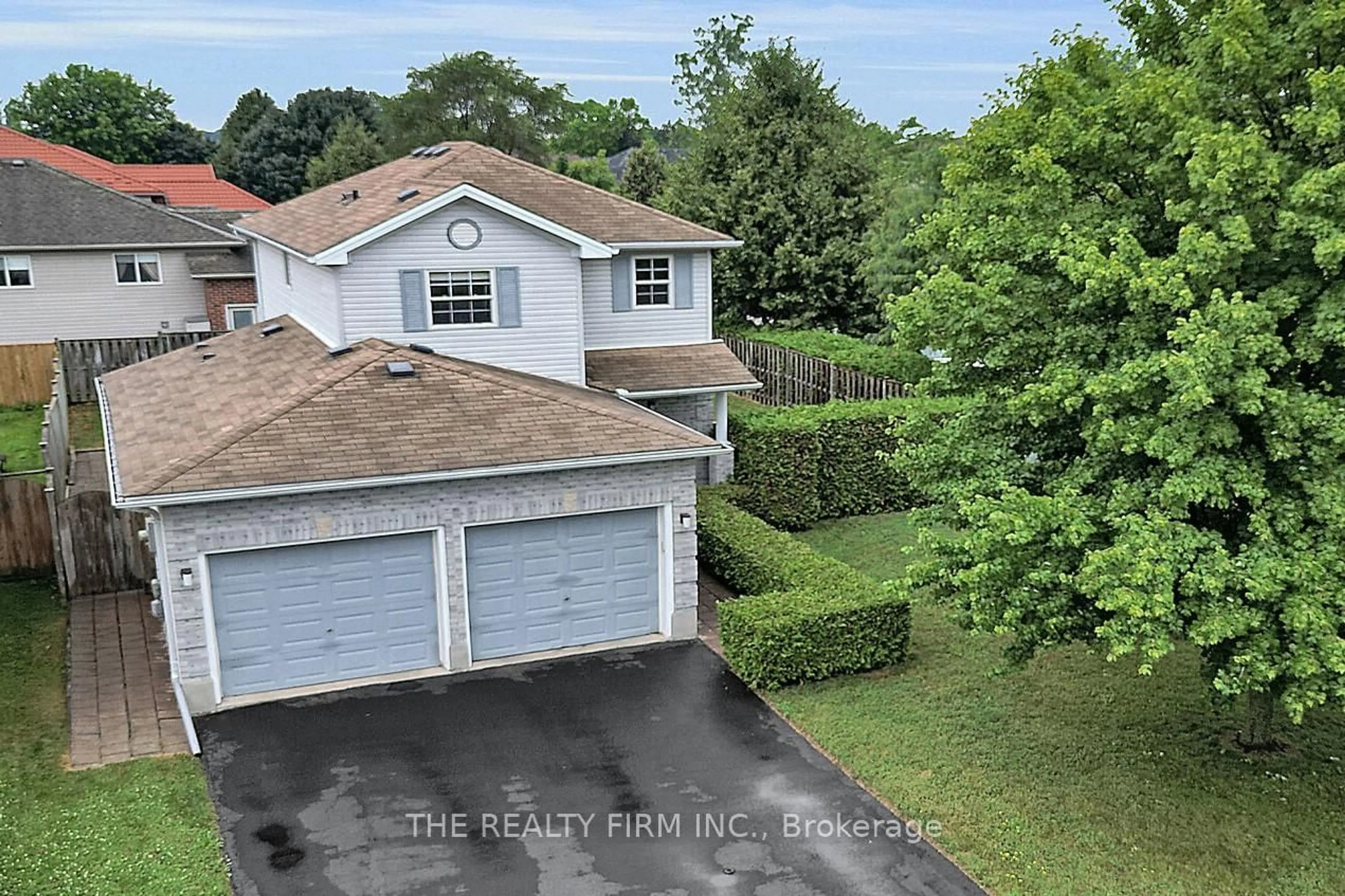 A pic from outside/outdoor area/front of a property/back of a property/a pic from drone, water/lake/river/ocean view for 527 Talltree Cres, London East Ontario N5V 5E5