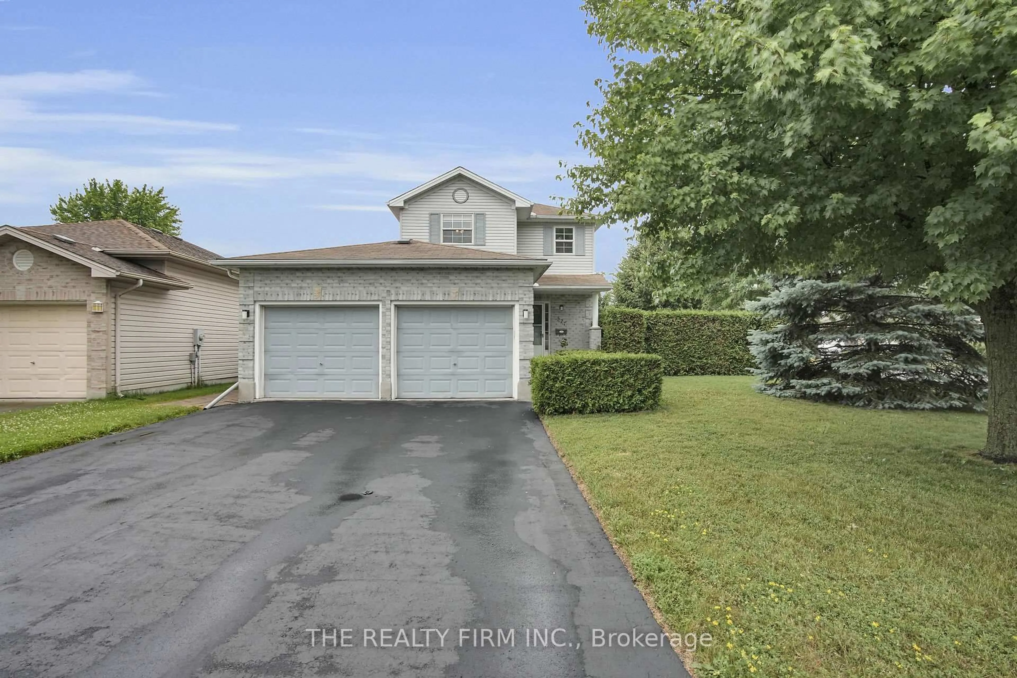 A pic from outside/outdoor area/front of a property/back of a property/a pic from drone, street for 527 Talltree Cres, London East Ontario N5V 5E5