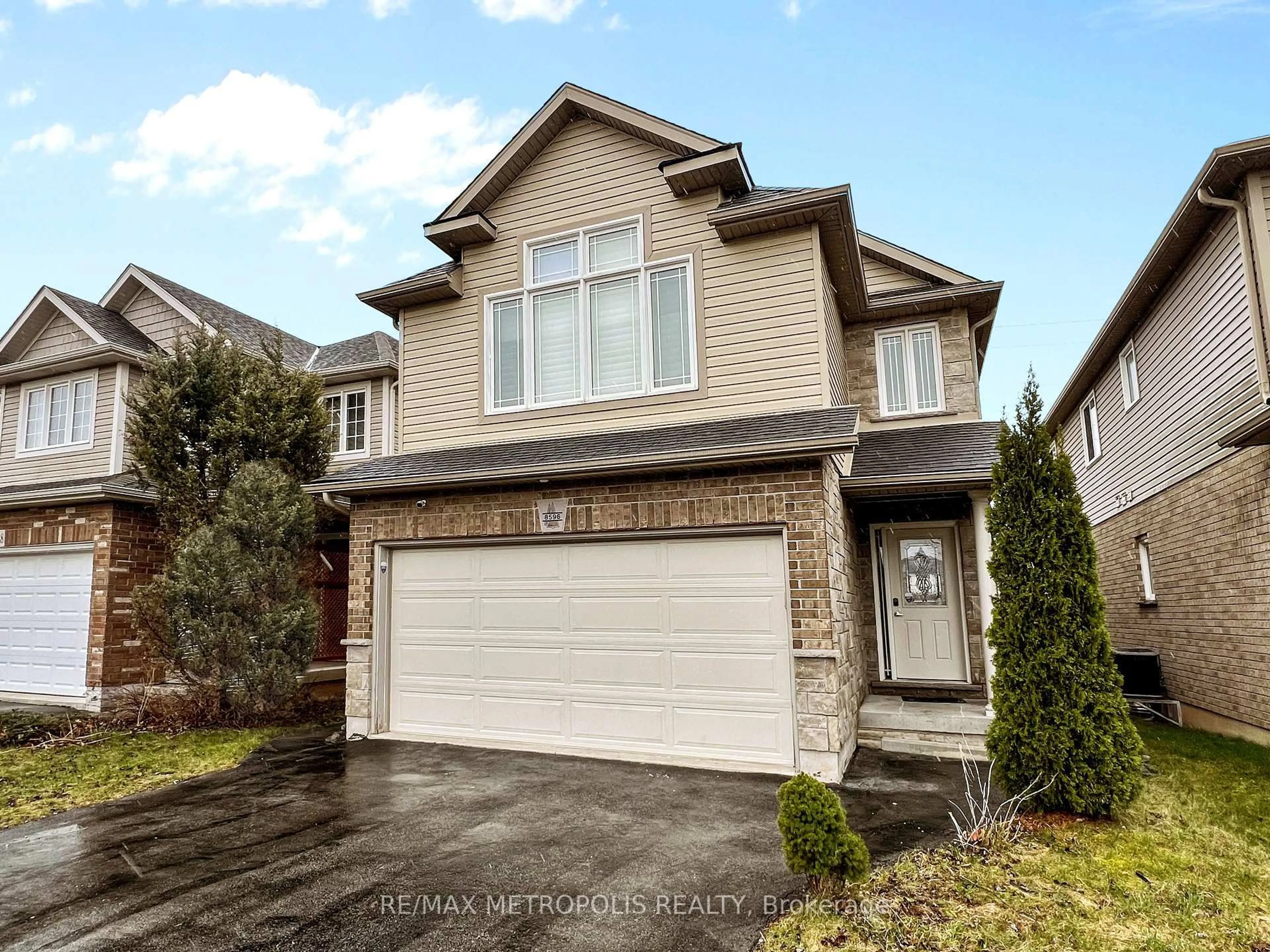 Home with vinyl exterior material, street for 8596 Milomir St, Niagara Falls Ontario L2H 0B7