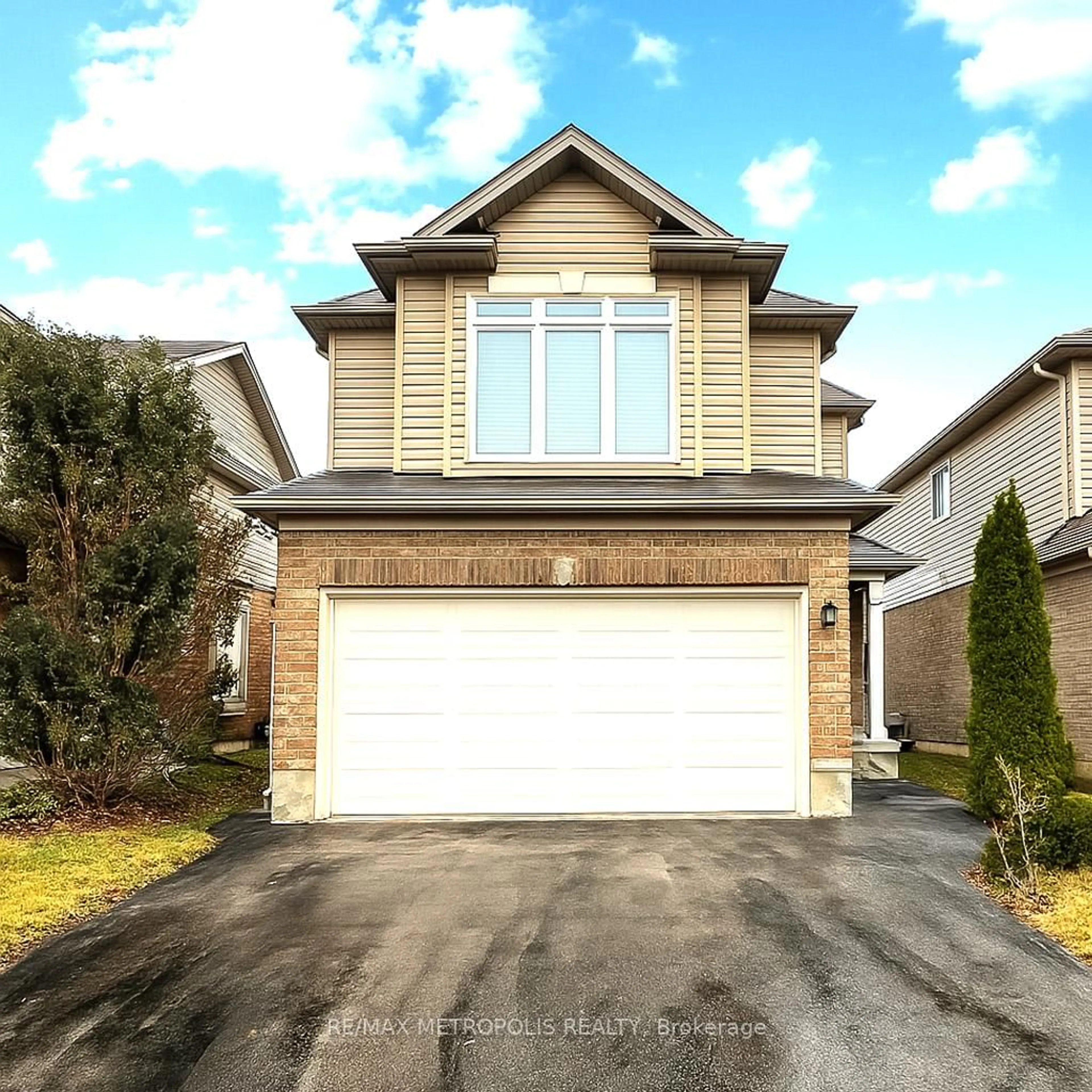 Home with vinyl exterior material, street for 8596 Milomir St, Niagara Falls Ontario L2H 0B7
