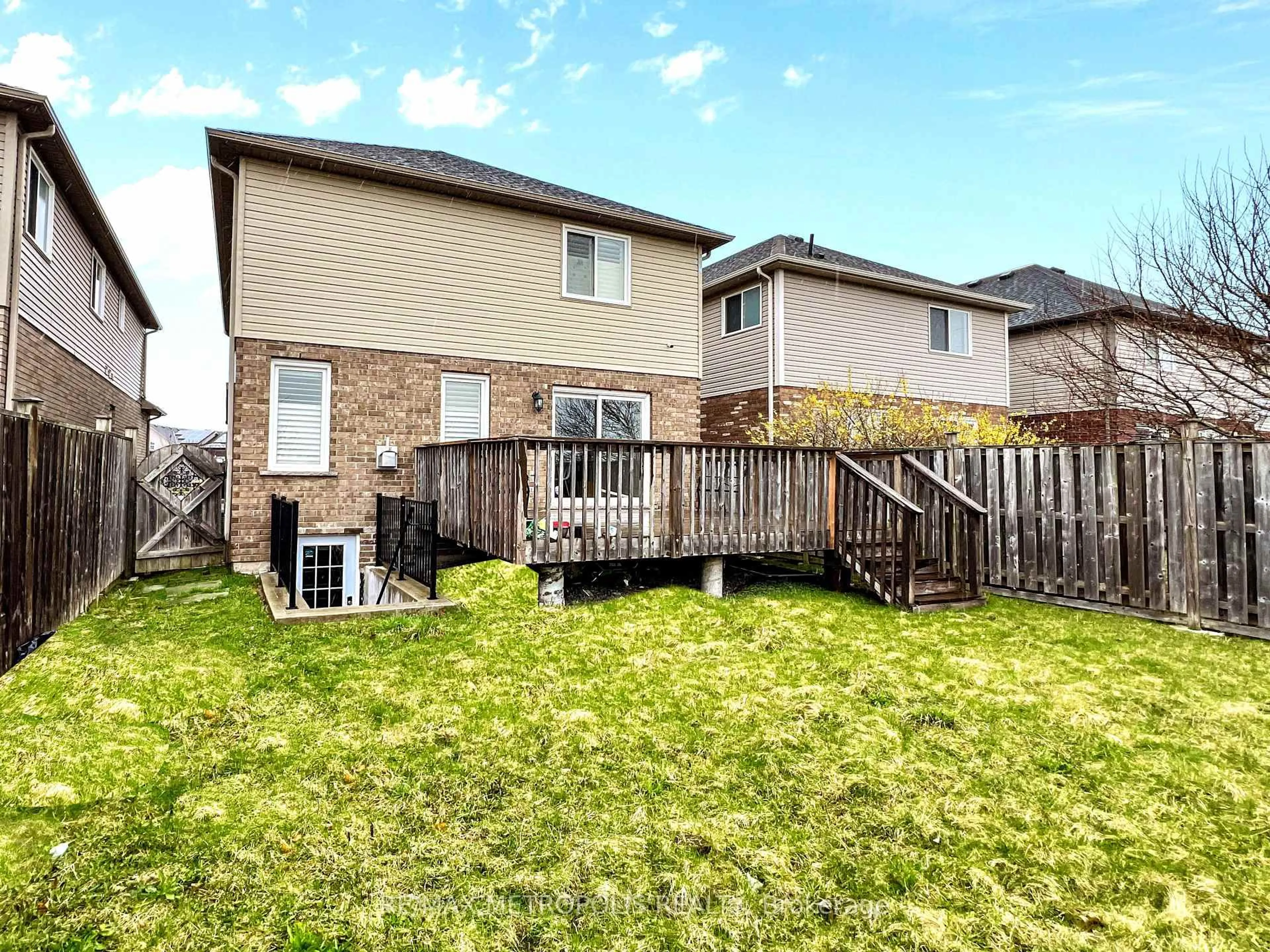 Patio, unknown for 8596 Milomir St, Niagara Falls Ontario L2H 0B7