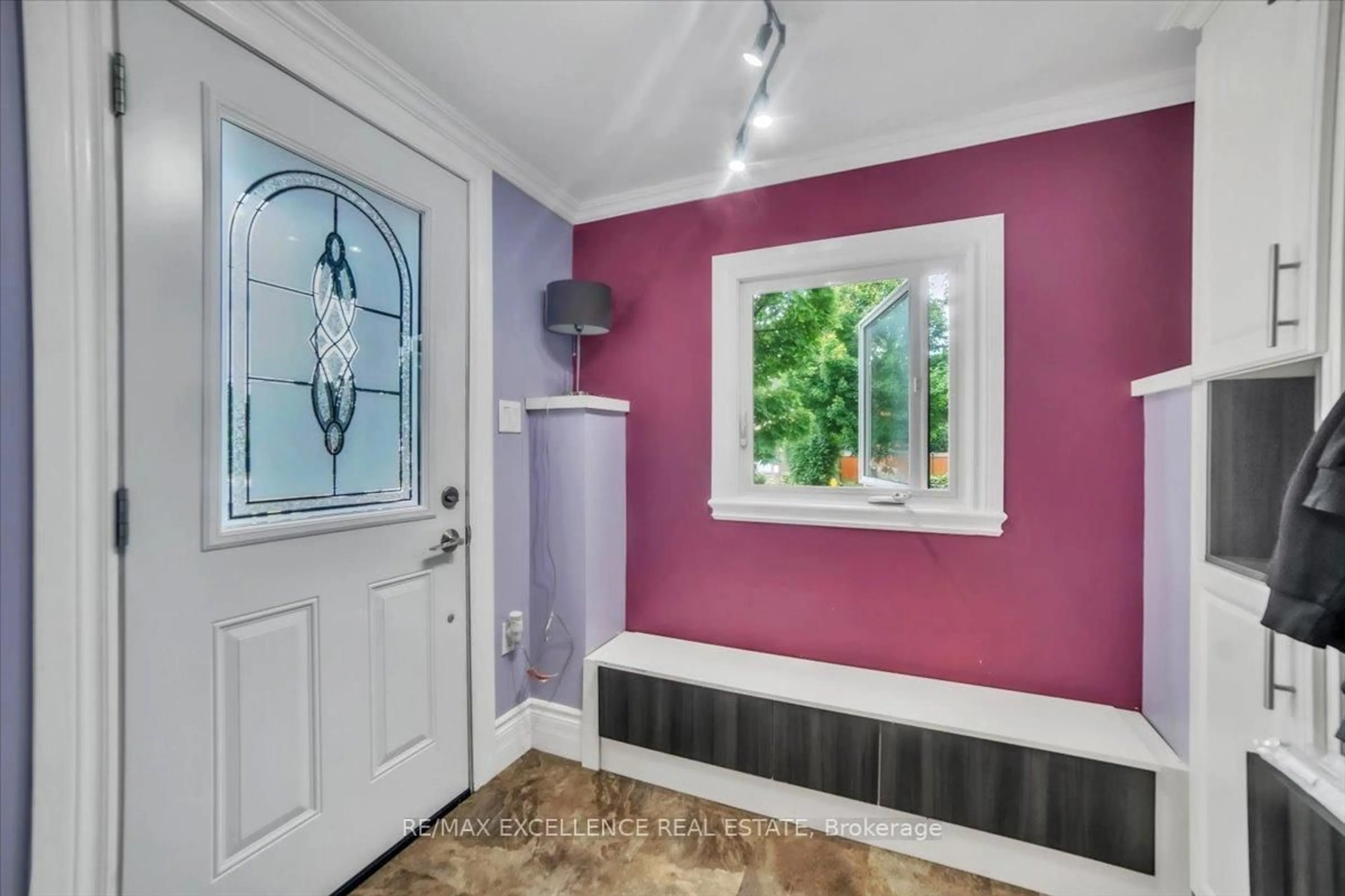 Indoor entryway for 626 Downie St, Peterborough Central Ontario K9H 4K3