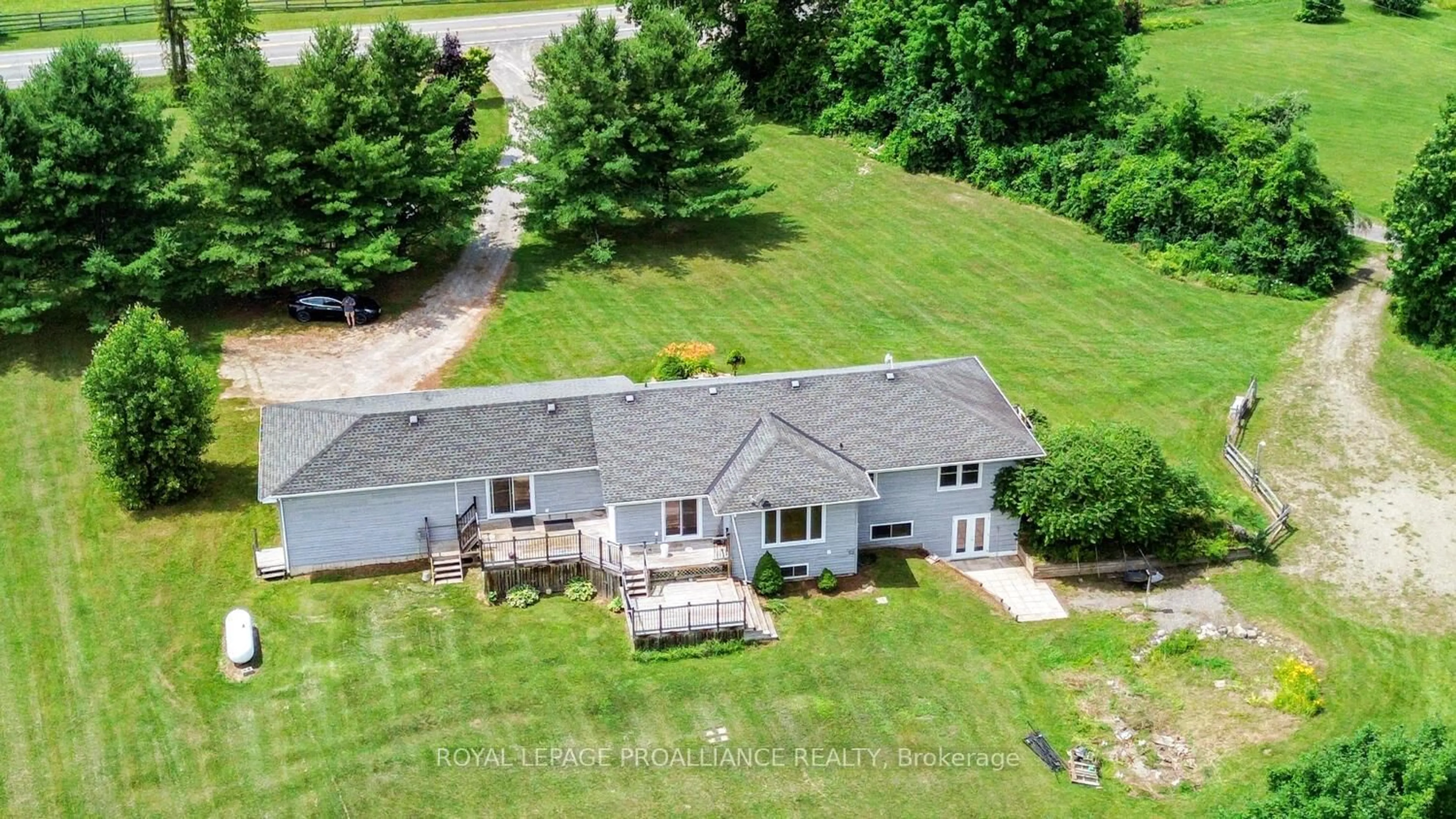 A pic from outside/outdoor area/front of a property/back of a property/a pic from drone, unknown for 7079 County Road 44 Rd, Edwardsburgh/Cardinal Ontario K0E 1X0