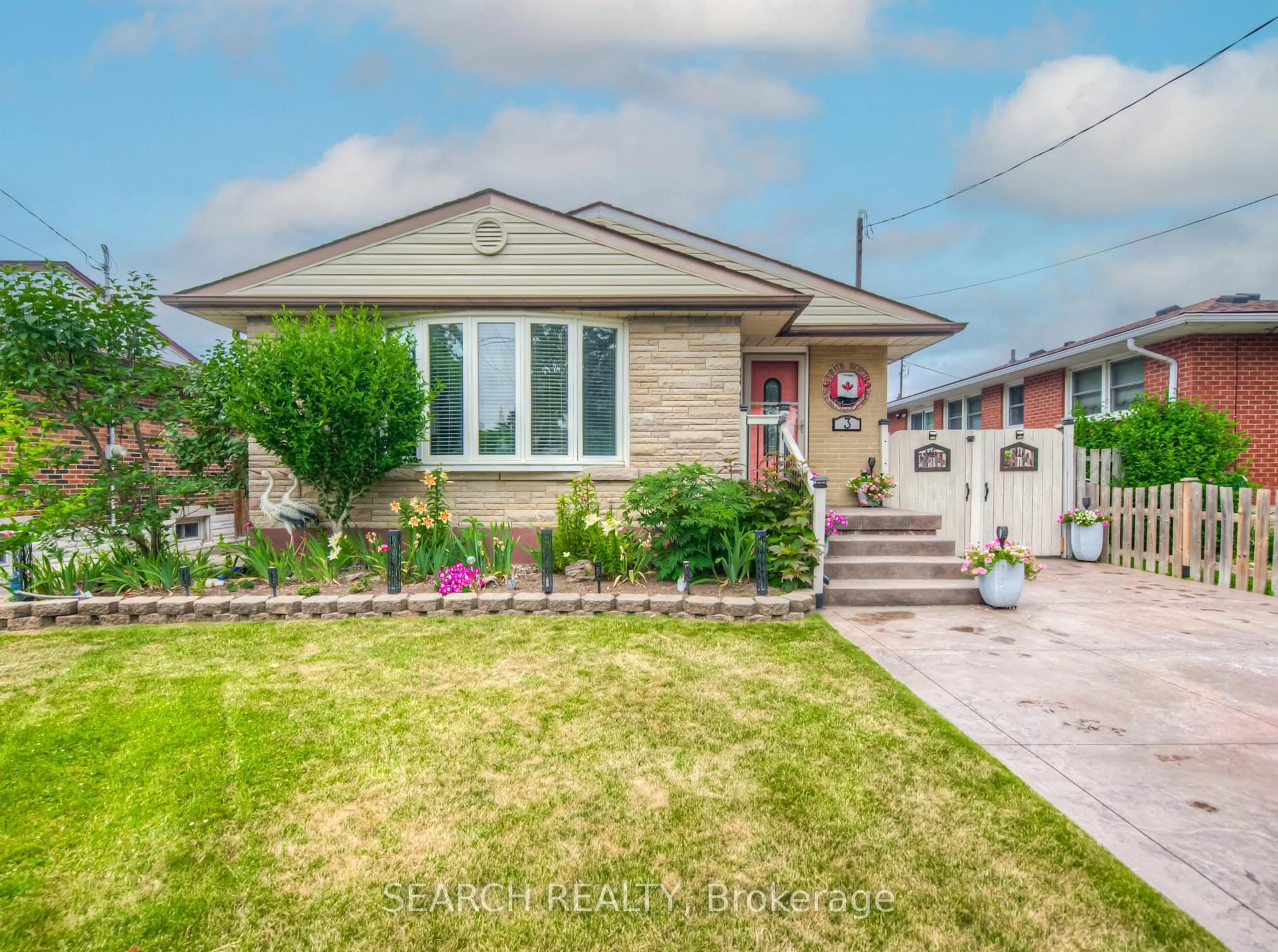 Home with brick exterior material, street for 3 Kenwood Cres, Hamilton Ontario L8T 1W3
