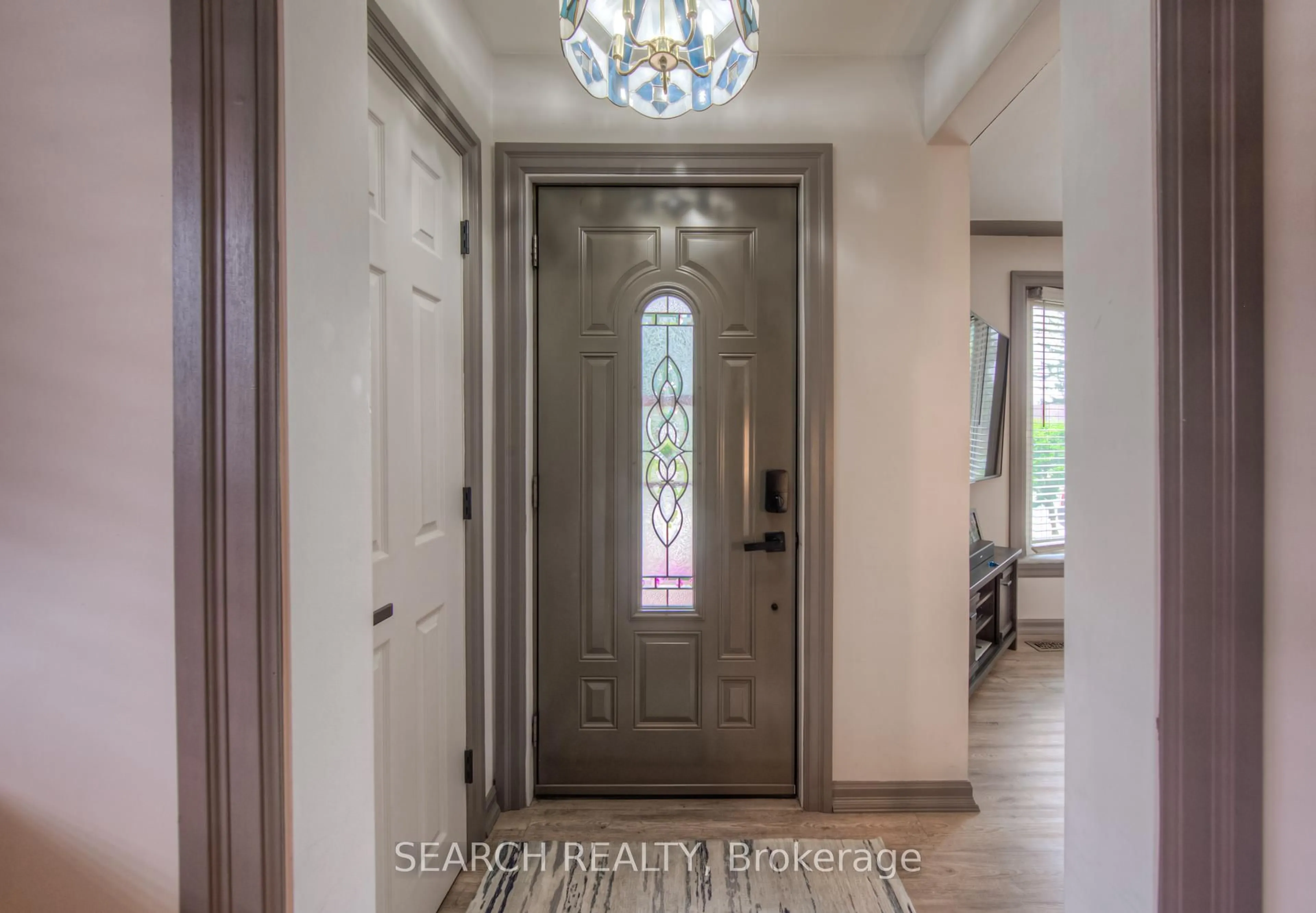 Indoor entryway for 3 Kenwood Cres, Hamilton Ontario L8T 1W3