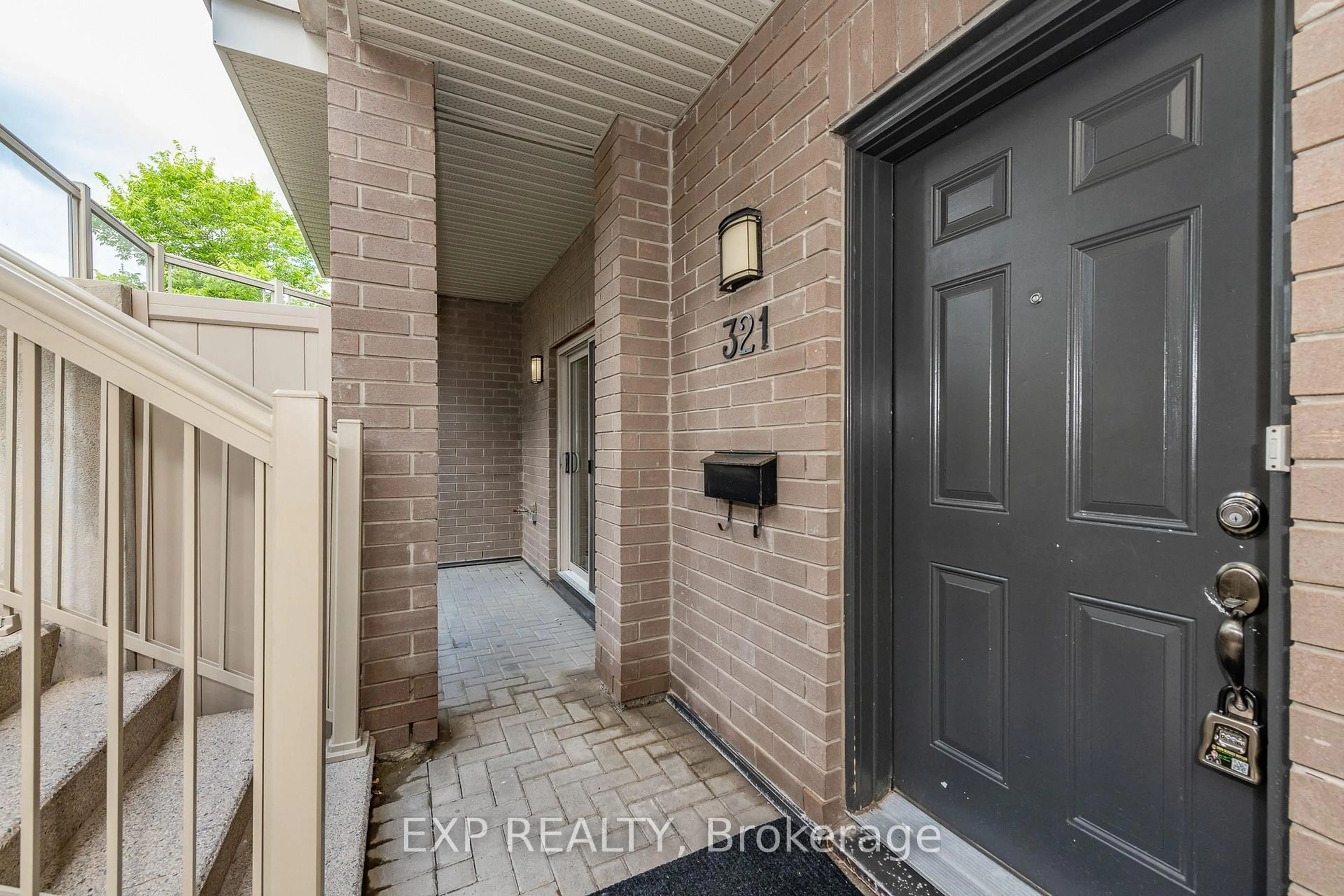 Indoor entryway for 321 Big Sky Private, Ottawa Ontario K1T 0M8