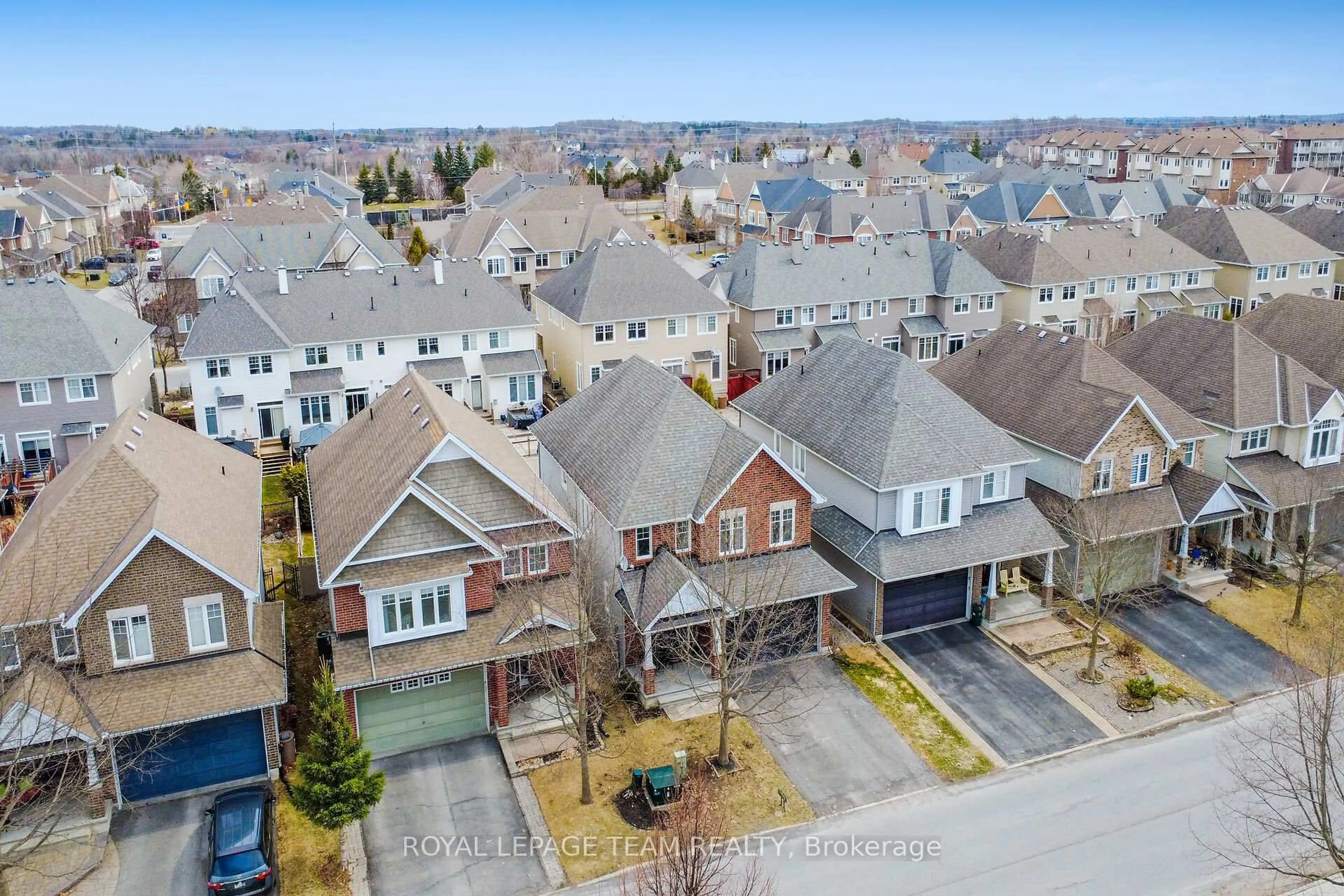 A pic from outside/outdoor area/front of a property/back of a property/a pic from drone, street for 2613 Half Moon Bay Rd, Ottawa Ontario K2J 0Z1