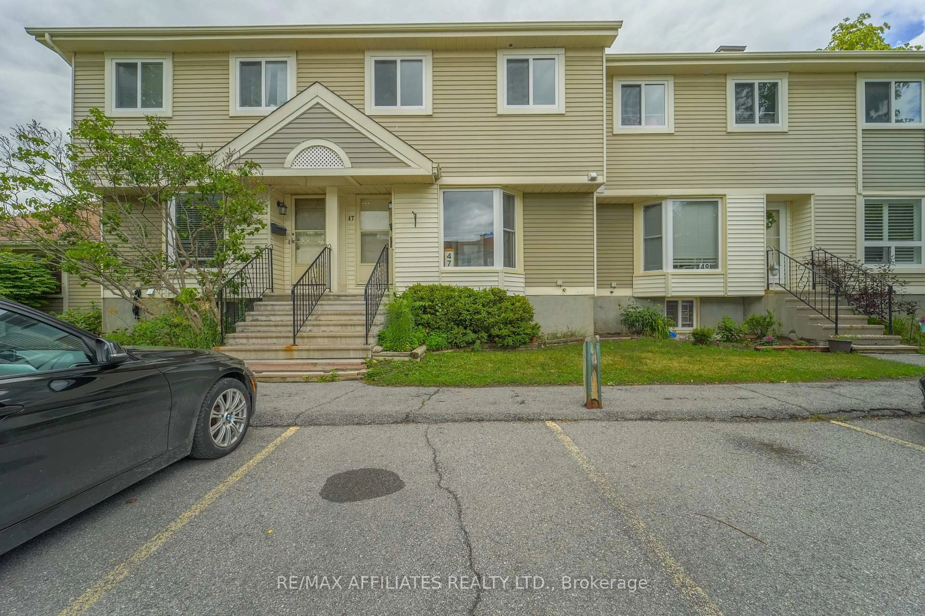 Unknown for 47 Mcdermot Crt #65, Ottawa Ontario K2L 3V5