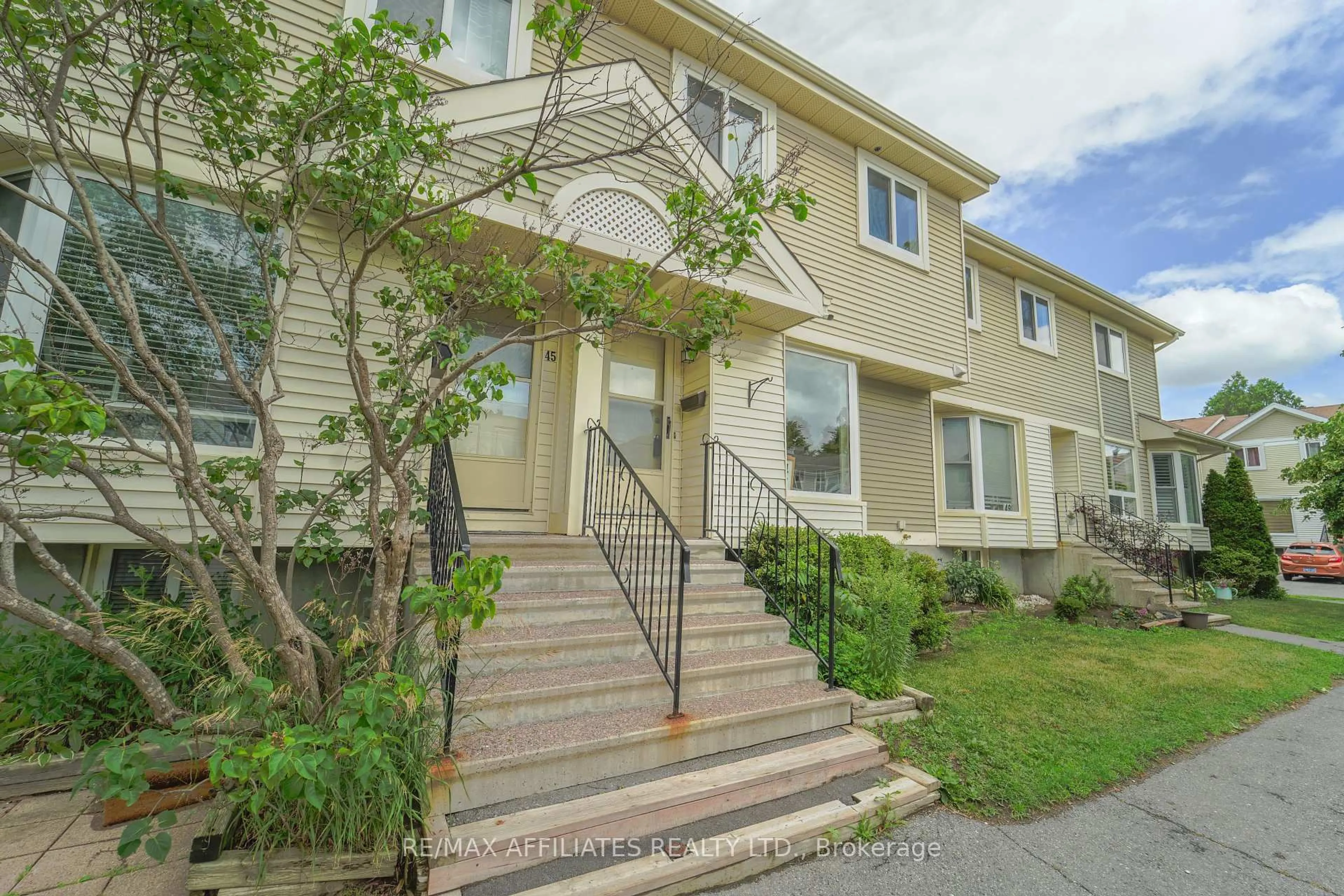 Unknown for 47 Mcdermot Crt #65, Ottawa Ontario K2L 3V5