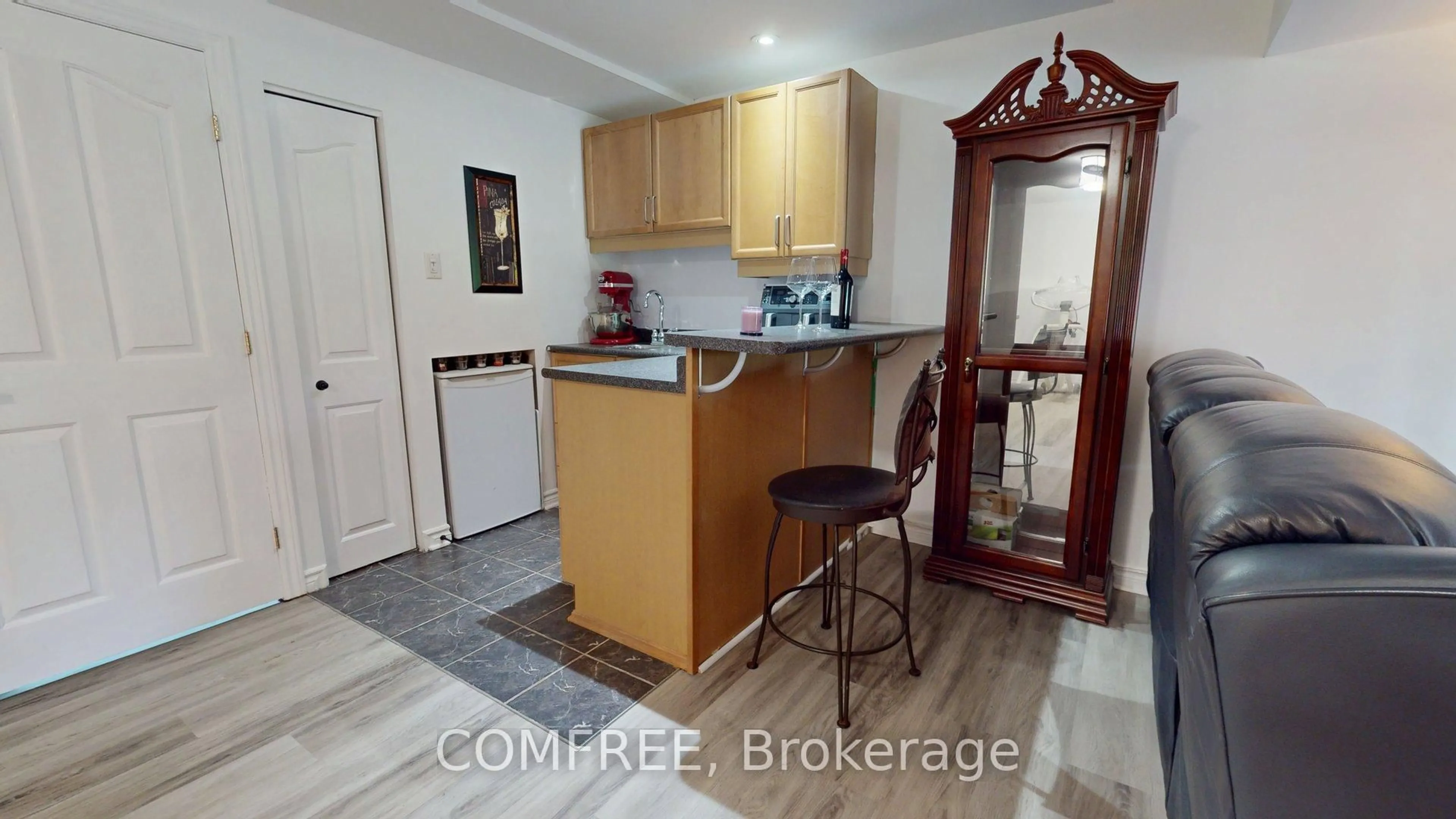 Standard kitchen, unknown for 2112 Bergamot Circ, Ottawa Ontario K4A 4R4