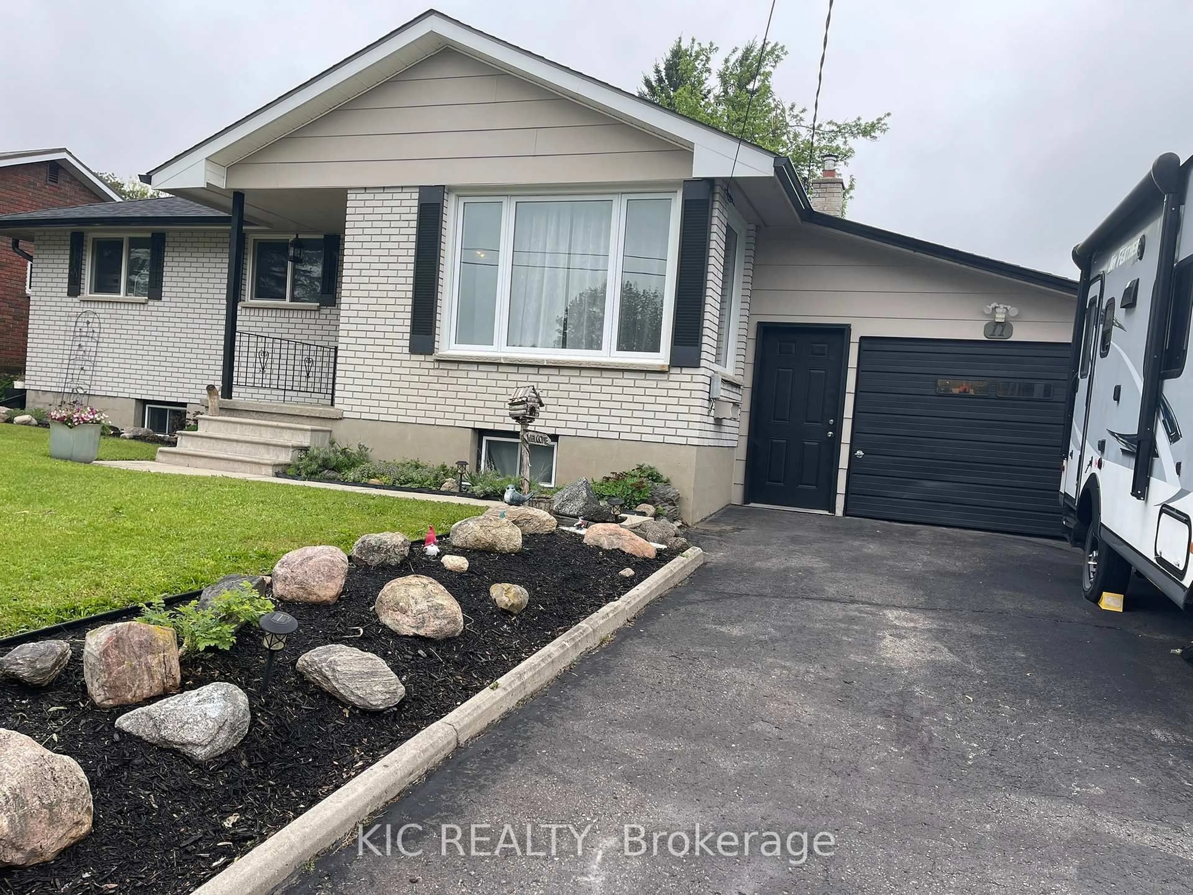 Home with vinyl exterior material, street for 11 Mclean Ave, Havelock-Belmont-Methuen Ontario K0L 1Z0