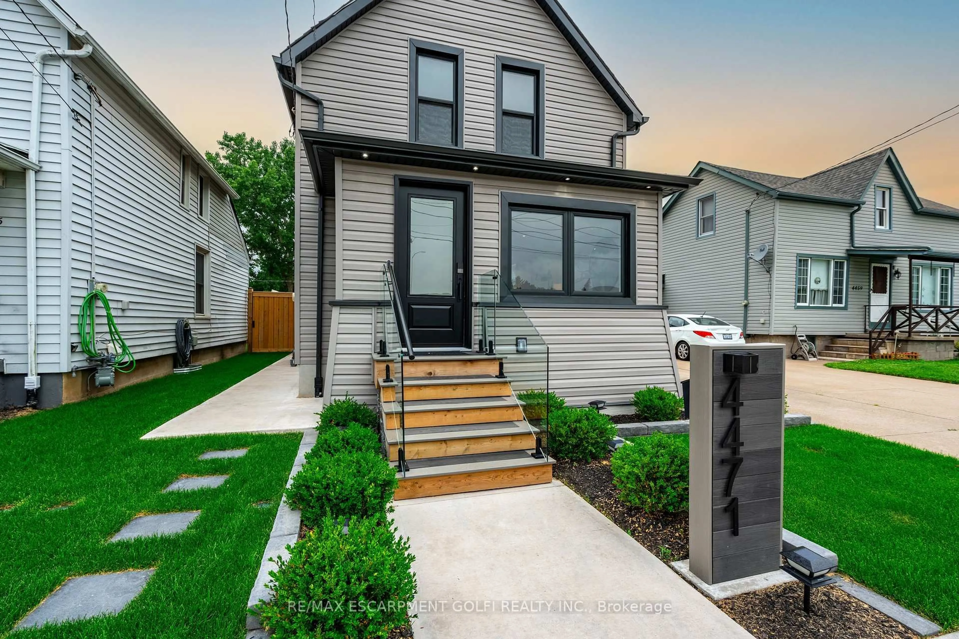Home with brick exterior material, street for 4471 First Ave, Niagara Falls Ontario L2E 4G1