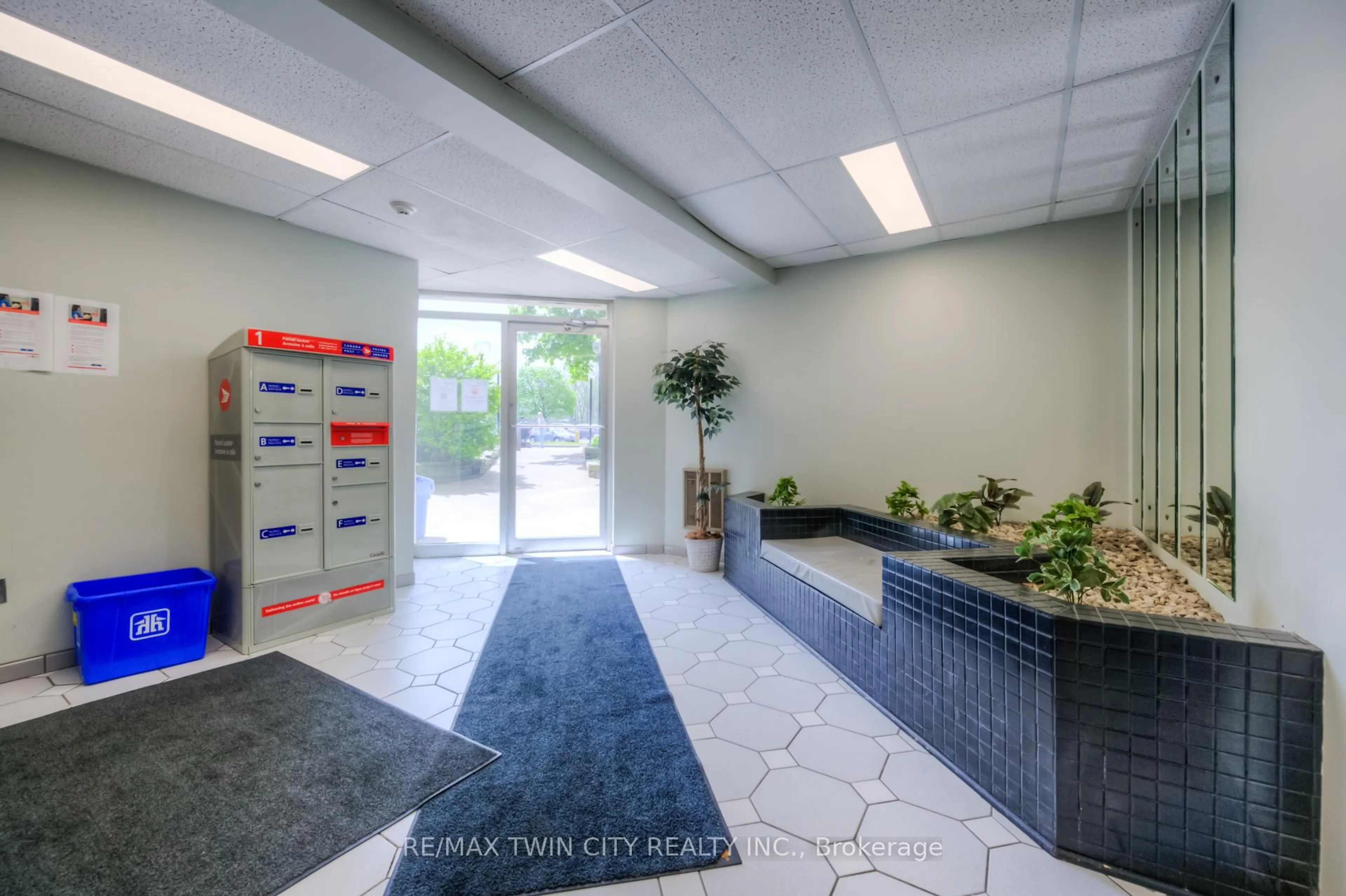 Indoor foyer for 15 Hofstetter Ave #321, Kitchener Ontario N2A 3Z7