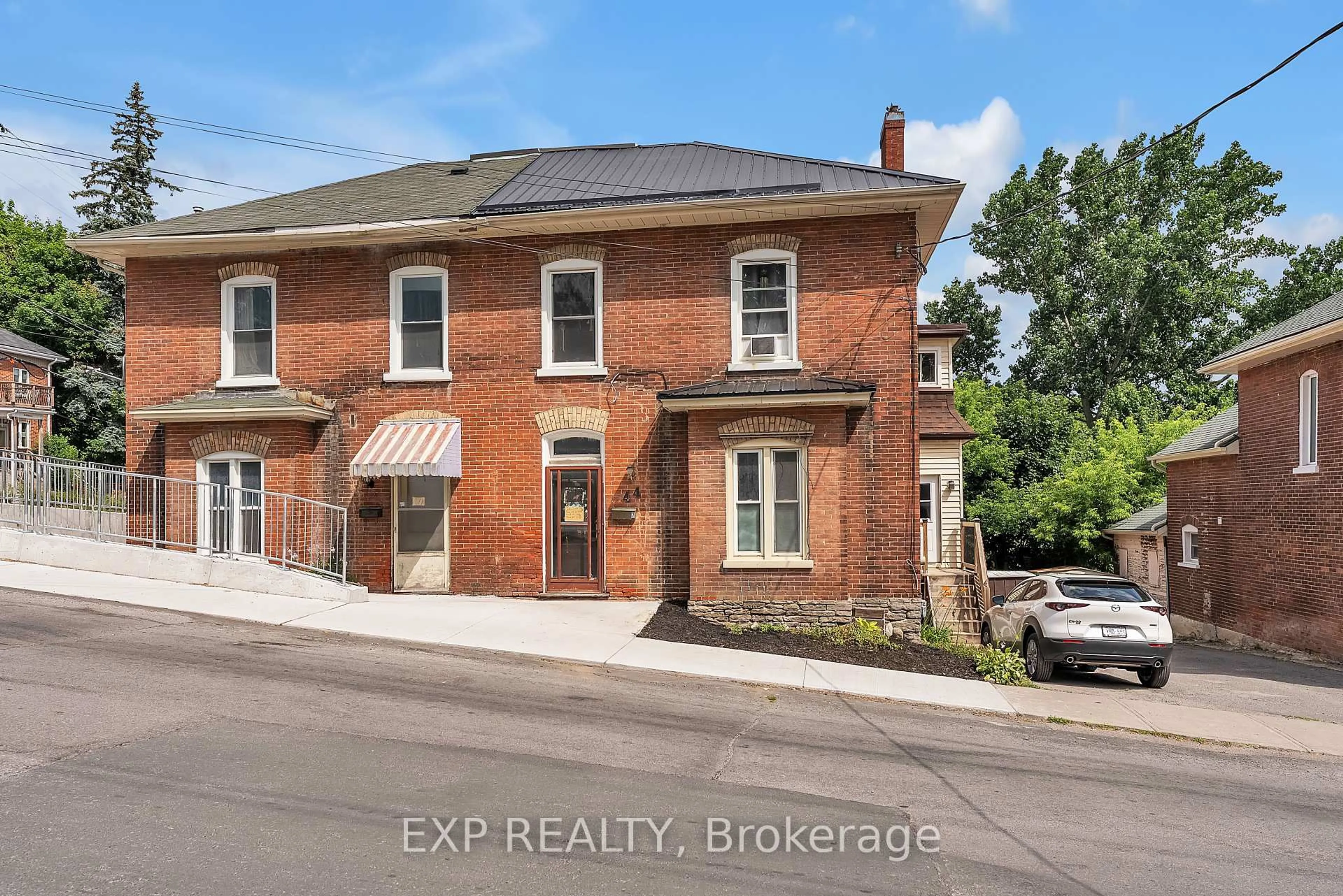 A pic from outside/outdoor area/front of a property/back of a property/a pic from drone, street for 44 Catharine St, Belleville Ontario K8P 1L5