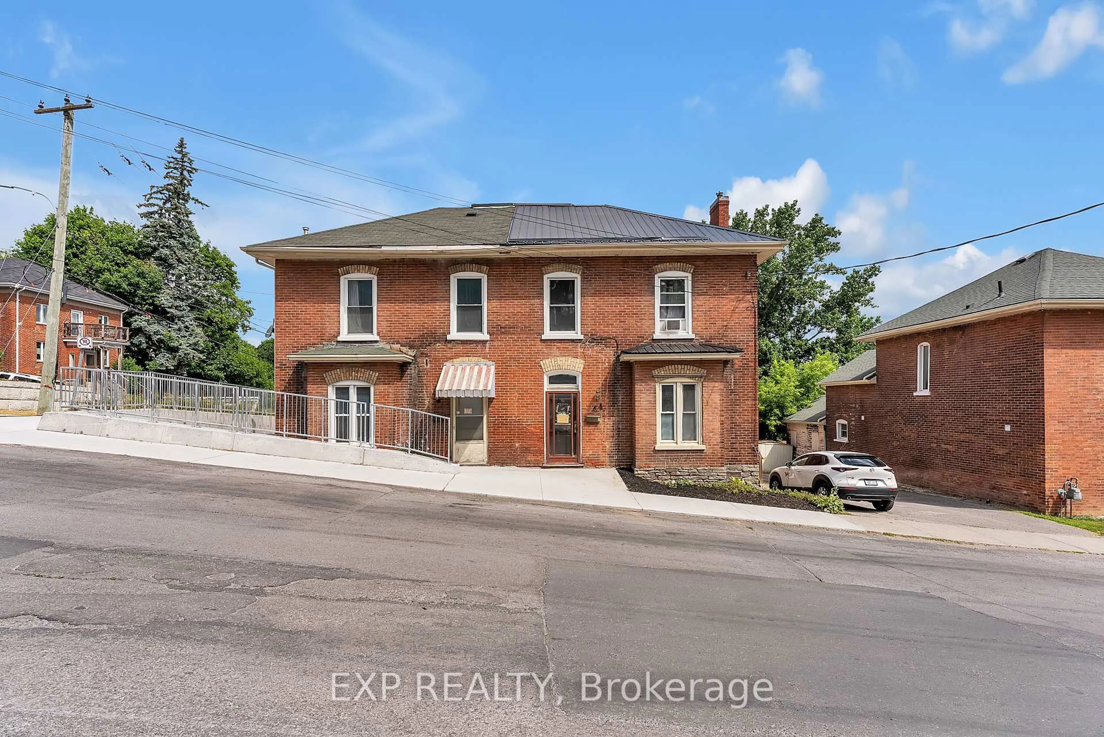 A pic from outside/outdoor area/front of a property/back of a property/a pic from drone, building for 44 Catharine St, Belleville Ontario K8P 1L5