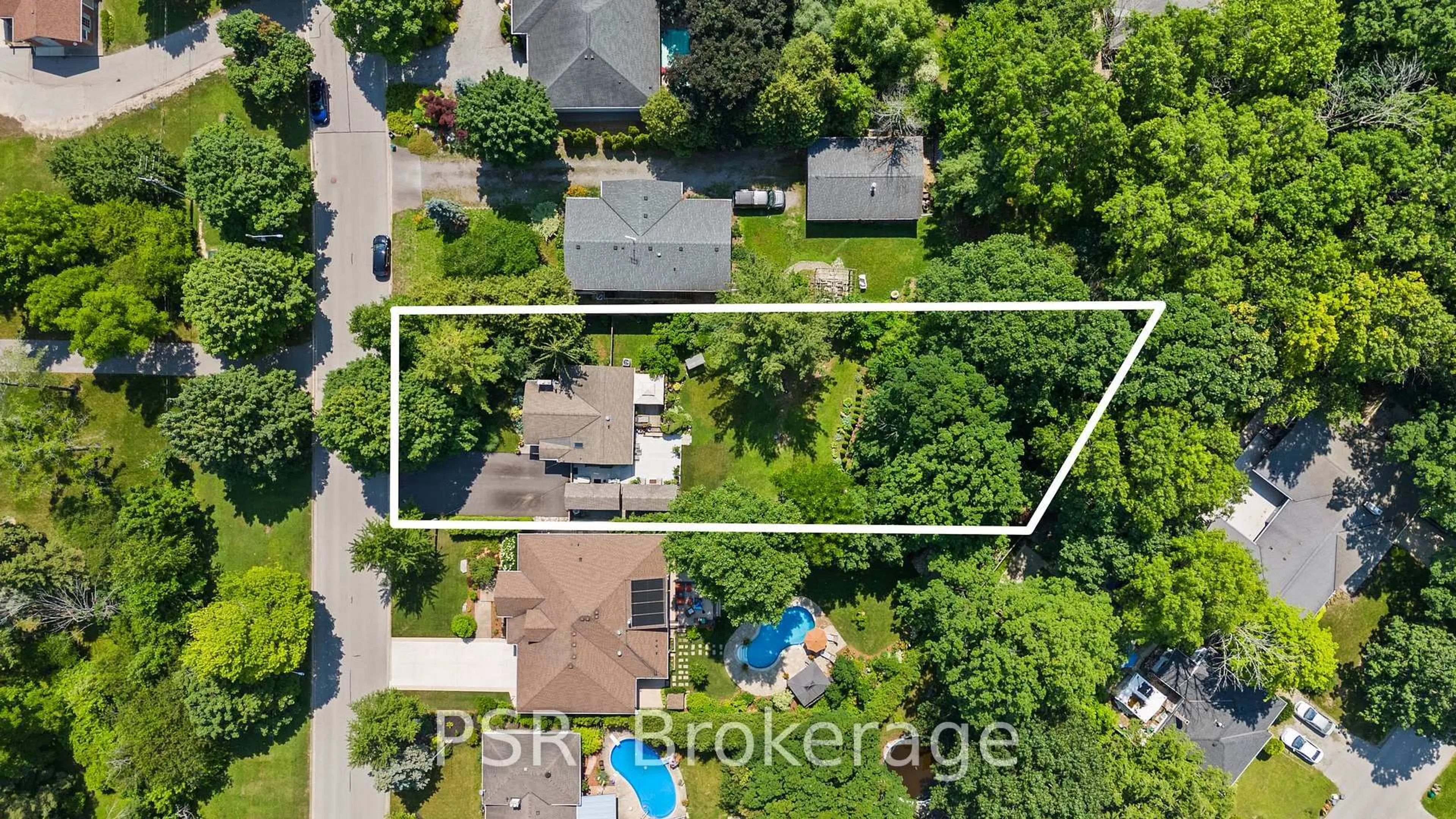 A pic from outside/outdoor area/front of a property/back of a property/a pic from drone, street for 456 William St, Niagara-on-the-Lake Ontario L0S 1J0