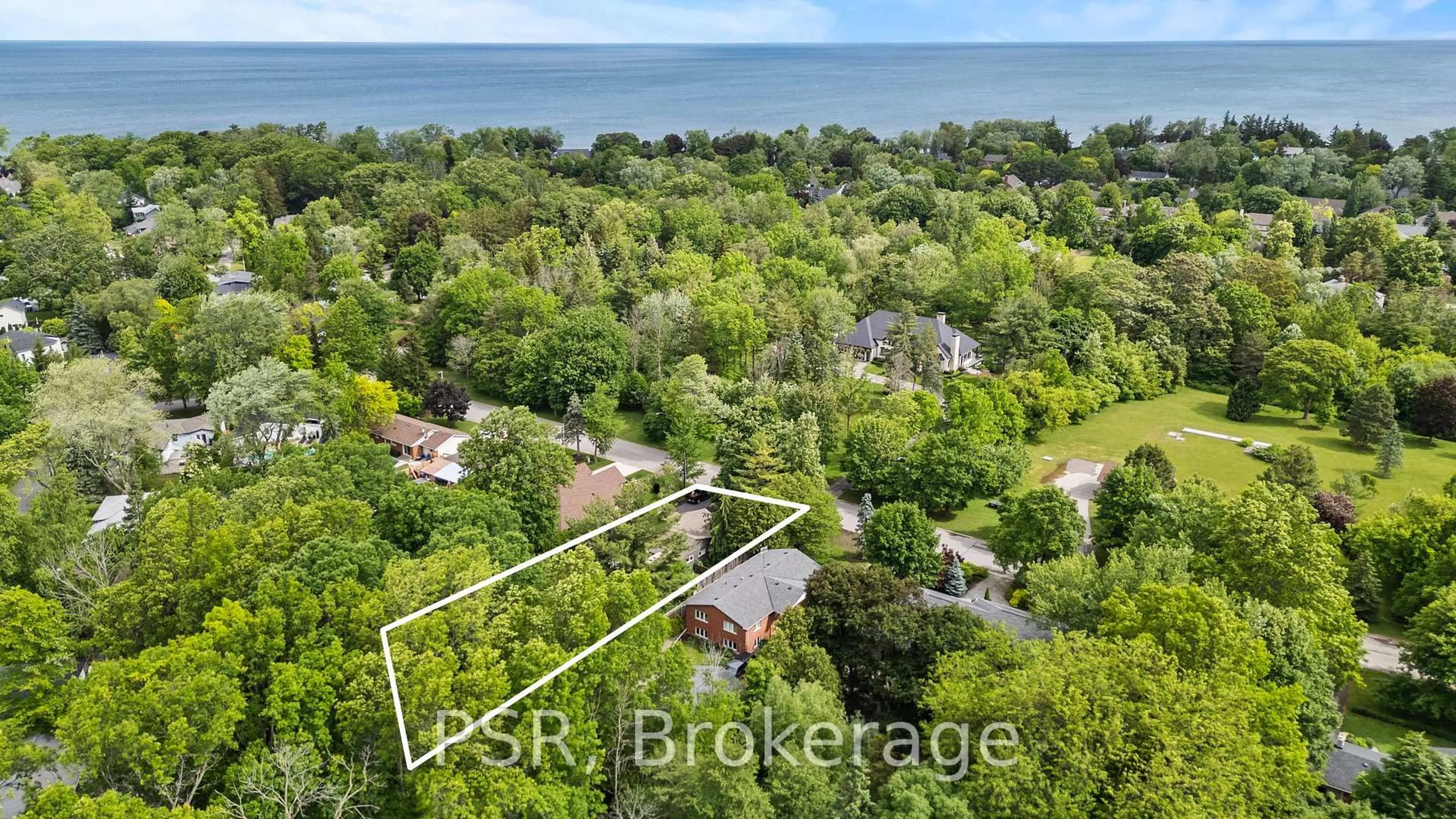 A pic from outside/outdoor area/front of a property/back of a property/a pic from drone, water/lake/river/ocean view for 456 William St, Niagara-on-the-Lake Ontario L0S 1J0