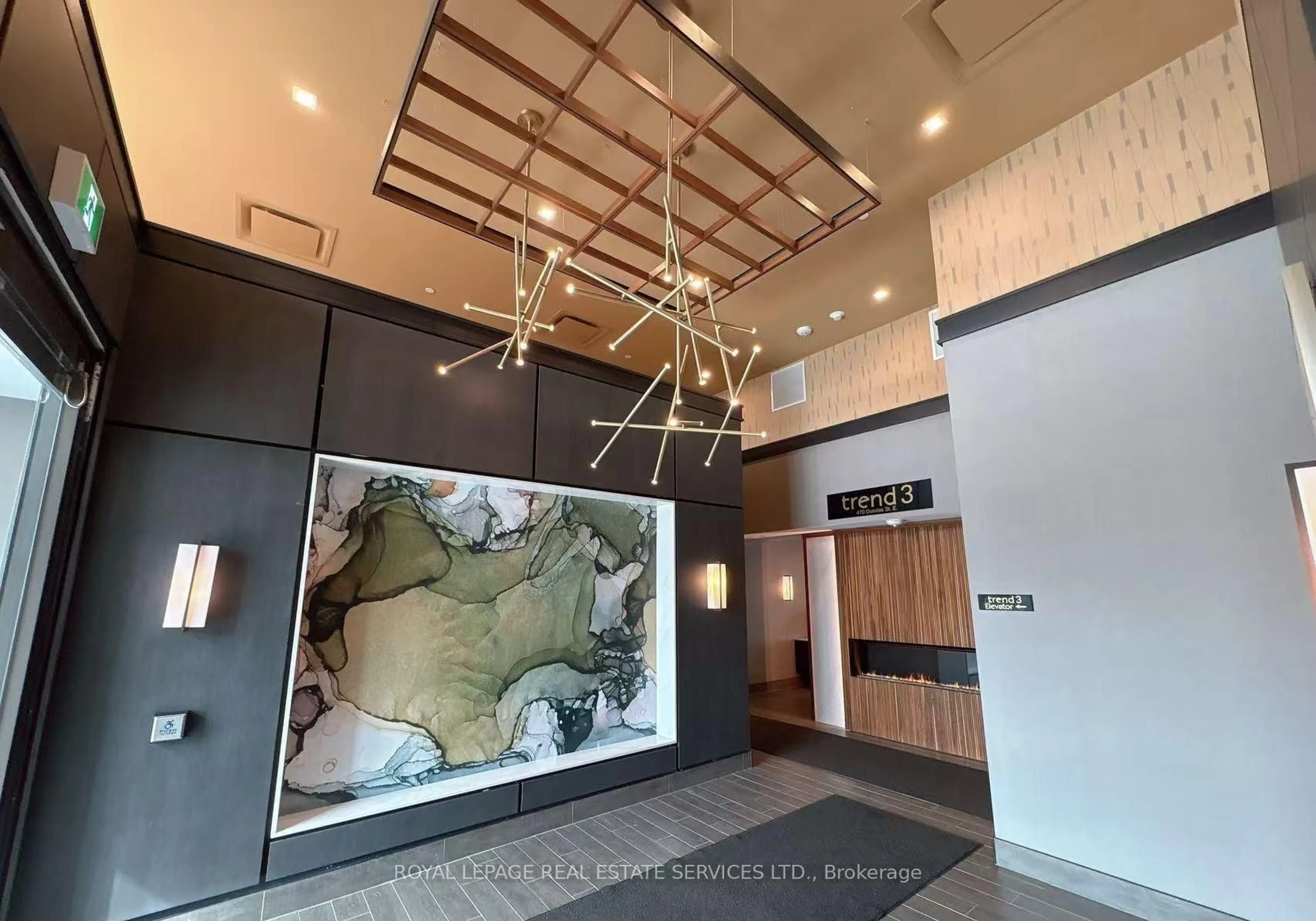 Indoor foyer for 470 Dundas St #613, Hamilton Ontario L8B 2A6