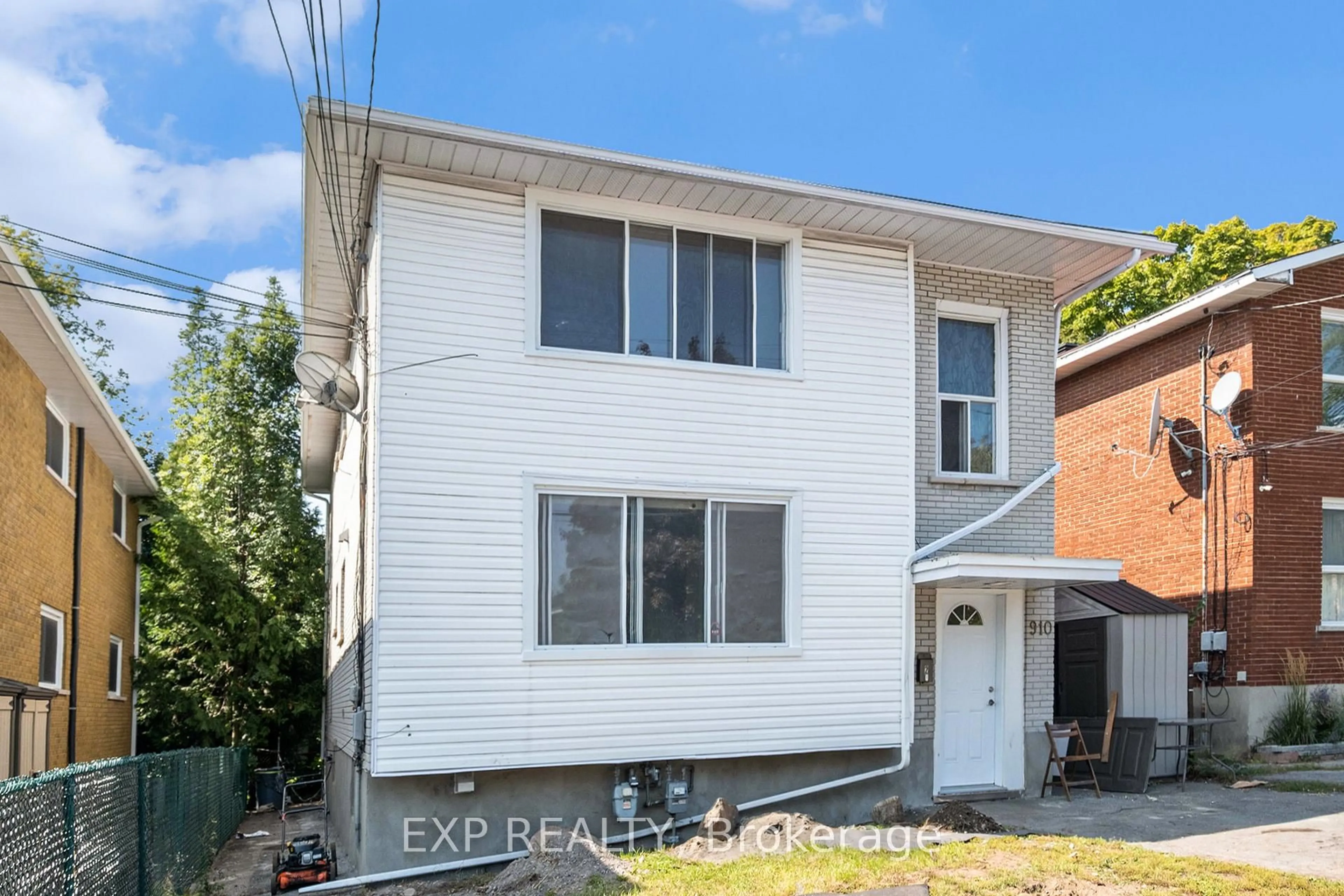 Home with brick exterior material, street for 910 Watson St, Ottawa Ontario K2B 6B9