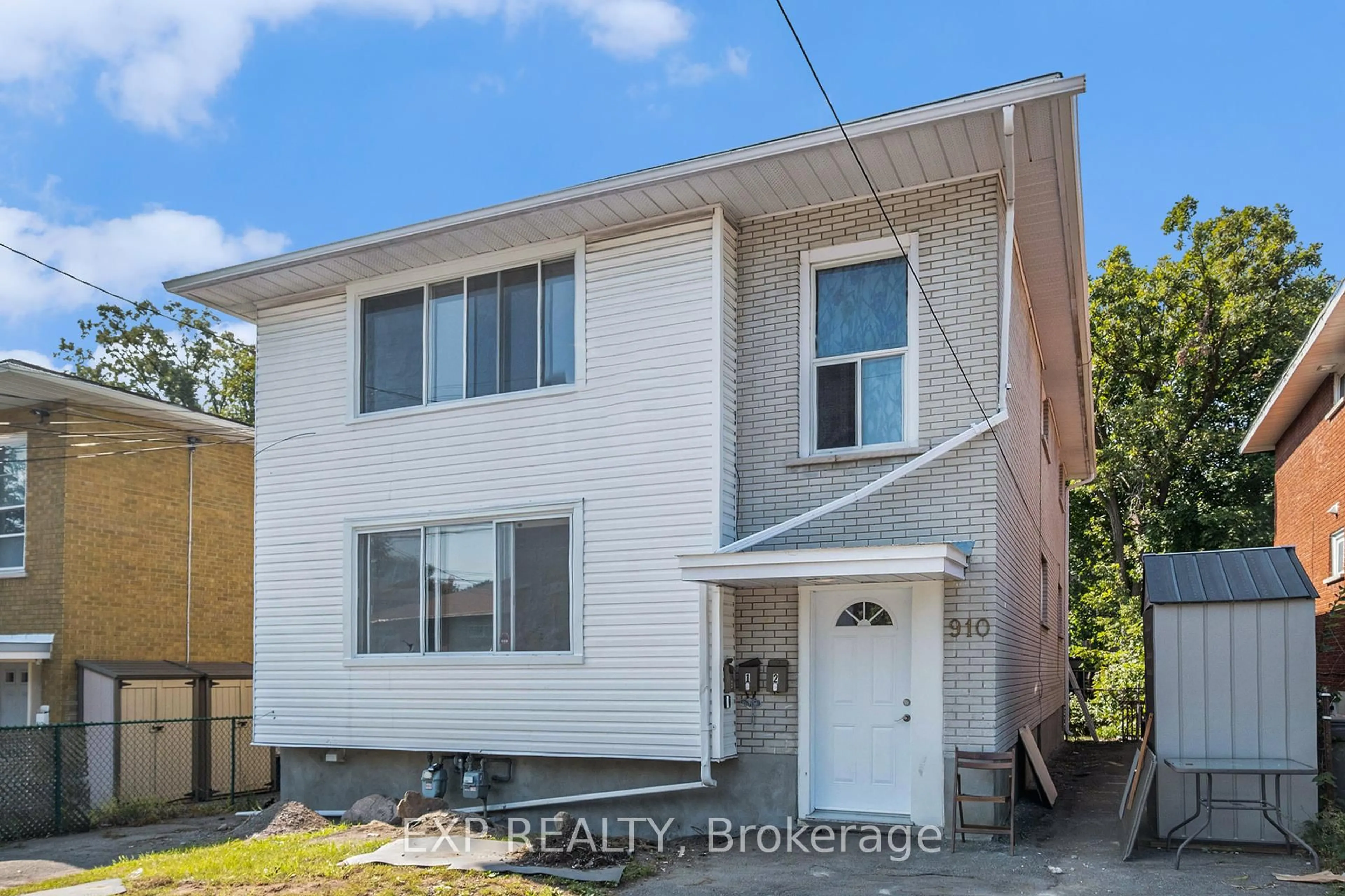 Unknown for 910 Watson St, Ottawa Ontario K2B 6B9
