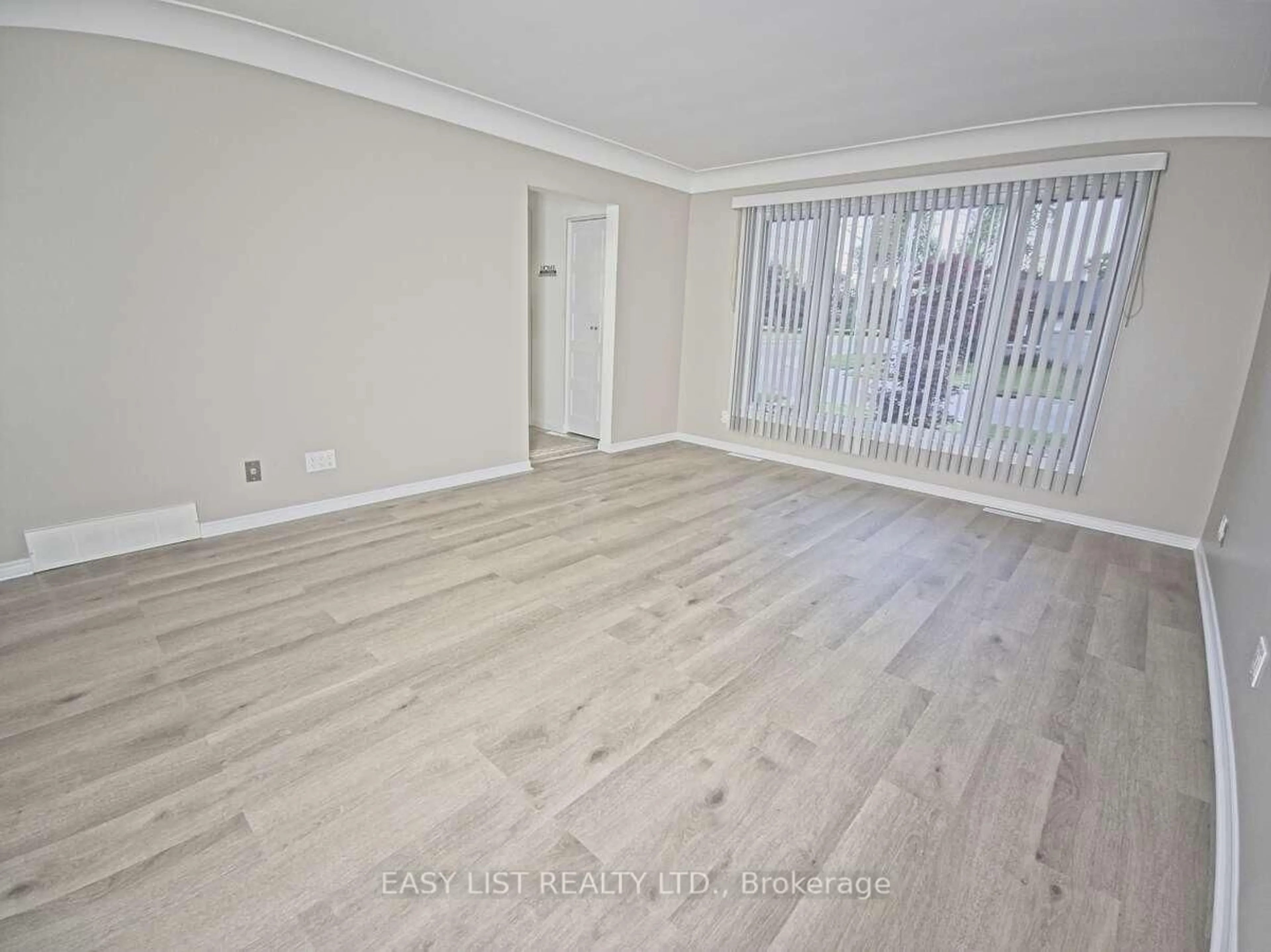 A pic of a room for 1290 Matthew Brady Blvd, Windsor Ontario N8S 3K4