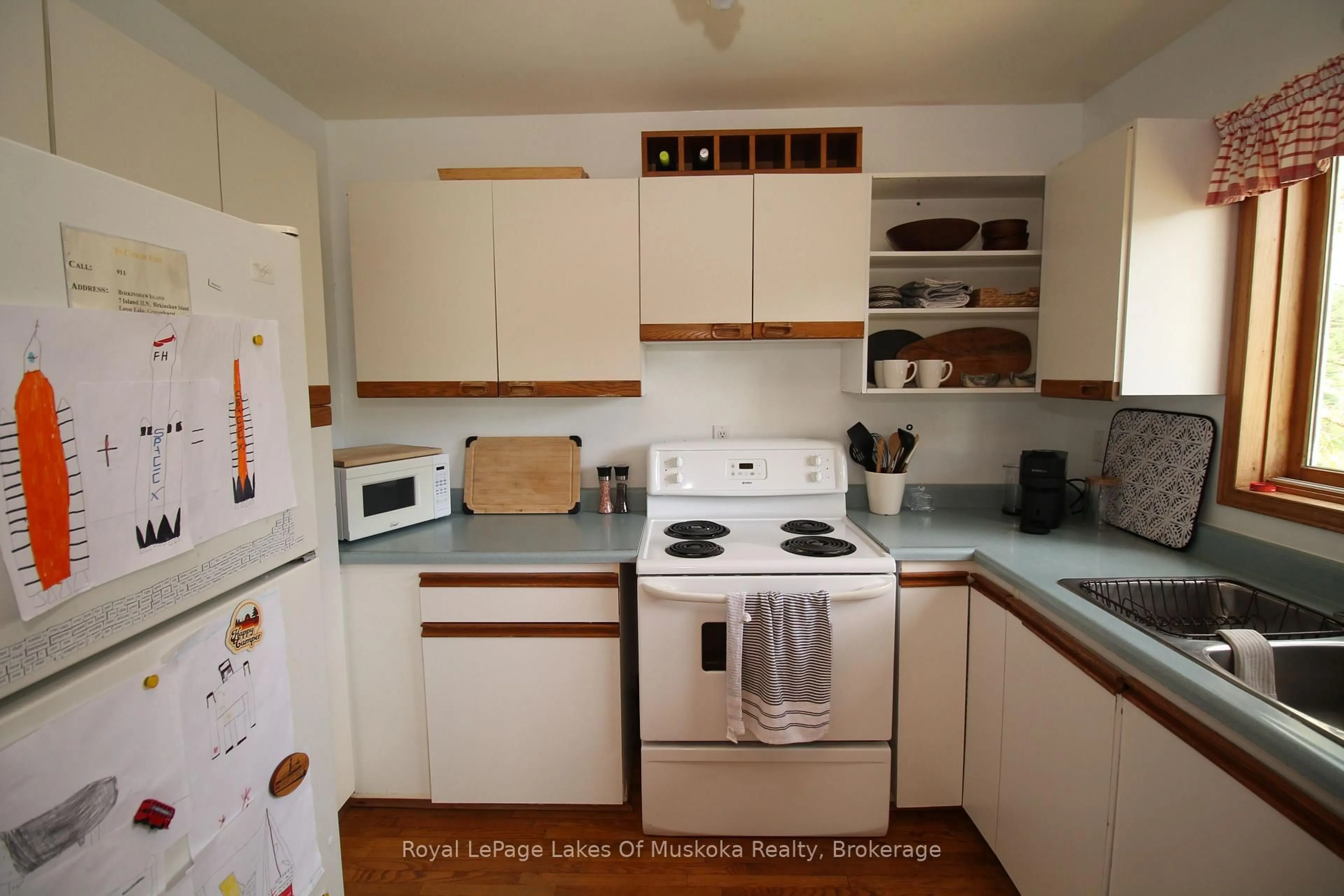 Standard kitchen, wood/laminate floor for 1 3LN Berkinshaw Island, Gravenhurst Ontario P1P 1R2