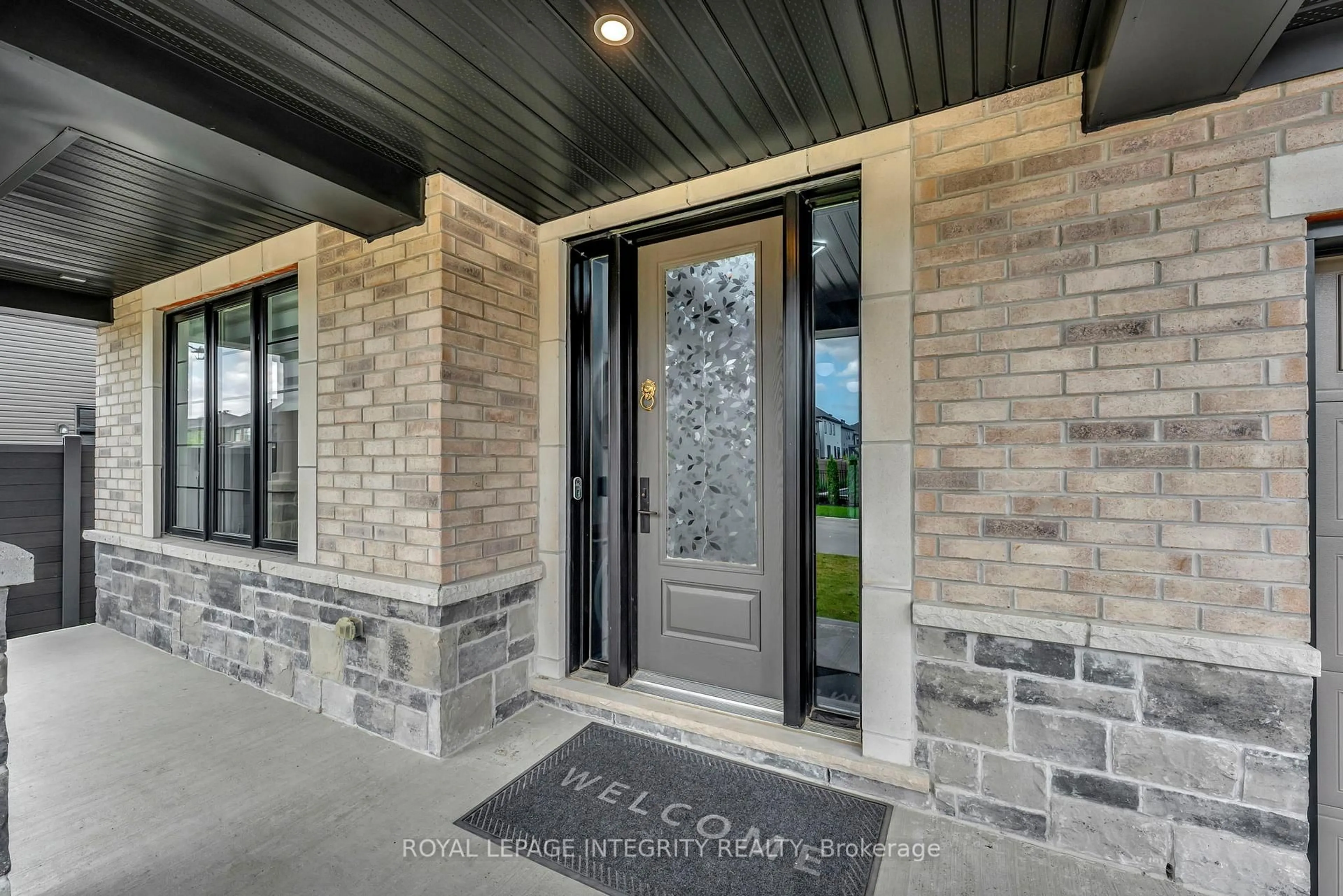Indoor entryway for 11 Ascari Rd, Manotick Ontario K4M 0M6