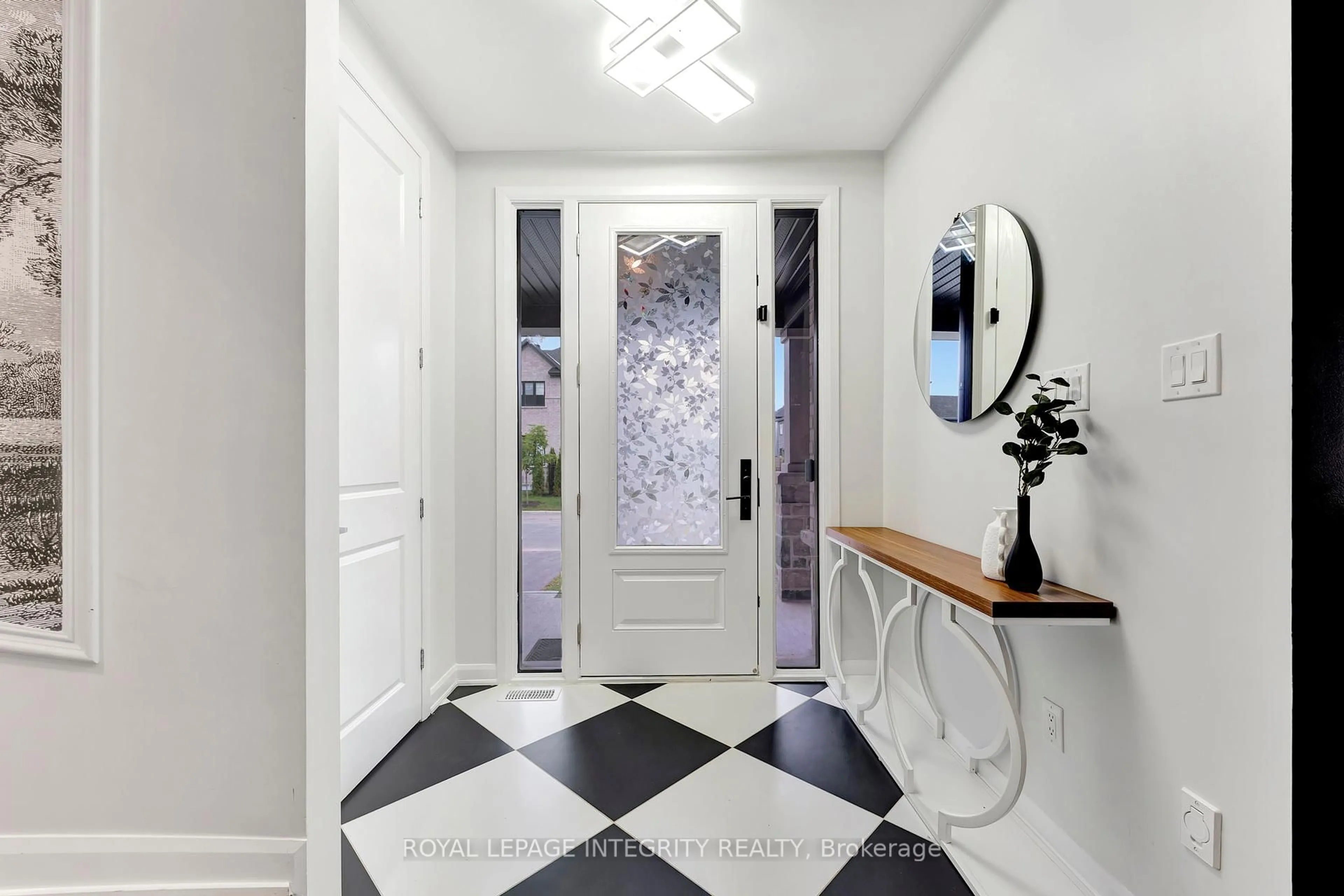 Indoor entryway for 11 Ascari Rd, Manotick Ontario K4M 0M6