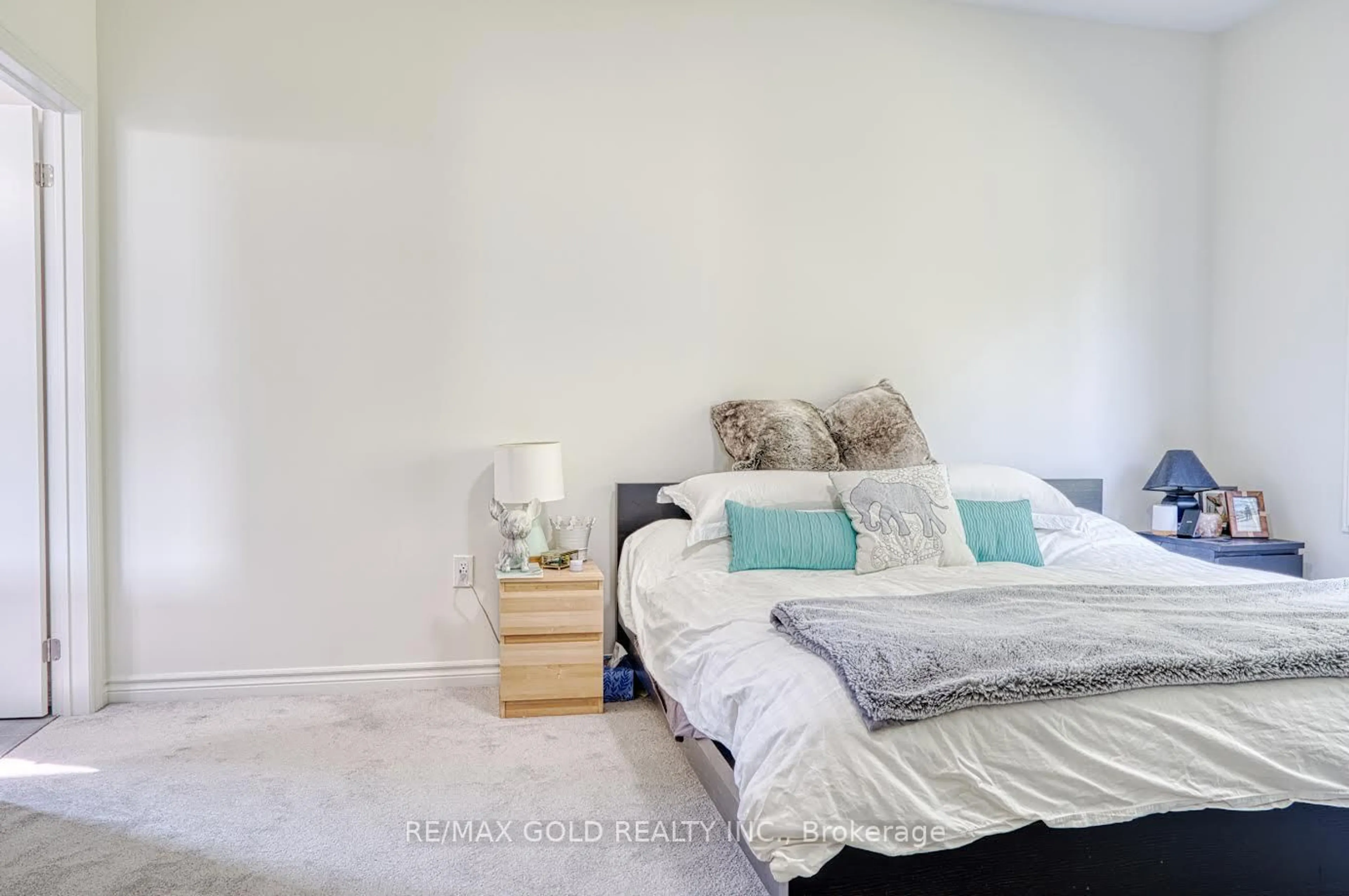 A pic of a room for 166 ELLEN St, North Perth Ontario N0G 1B0