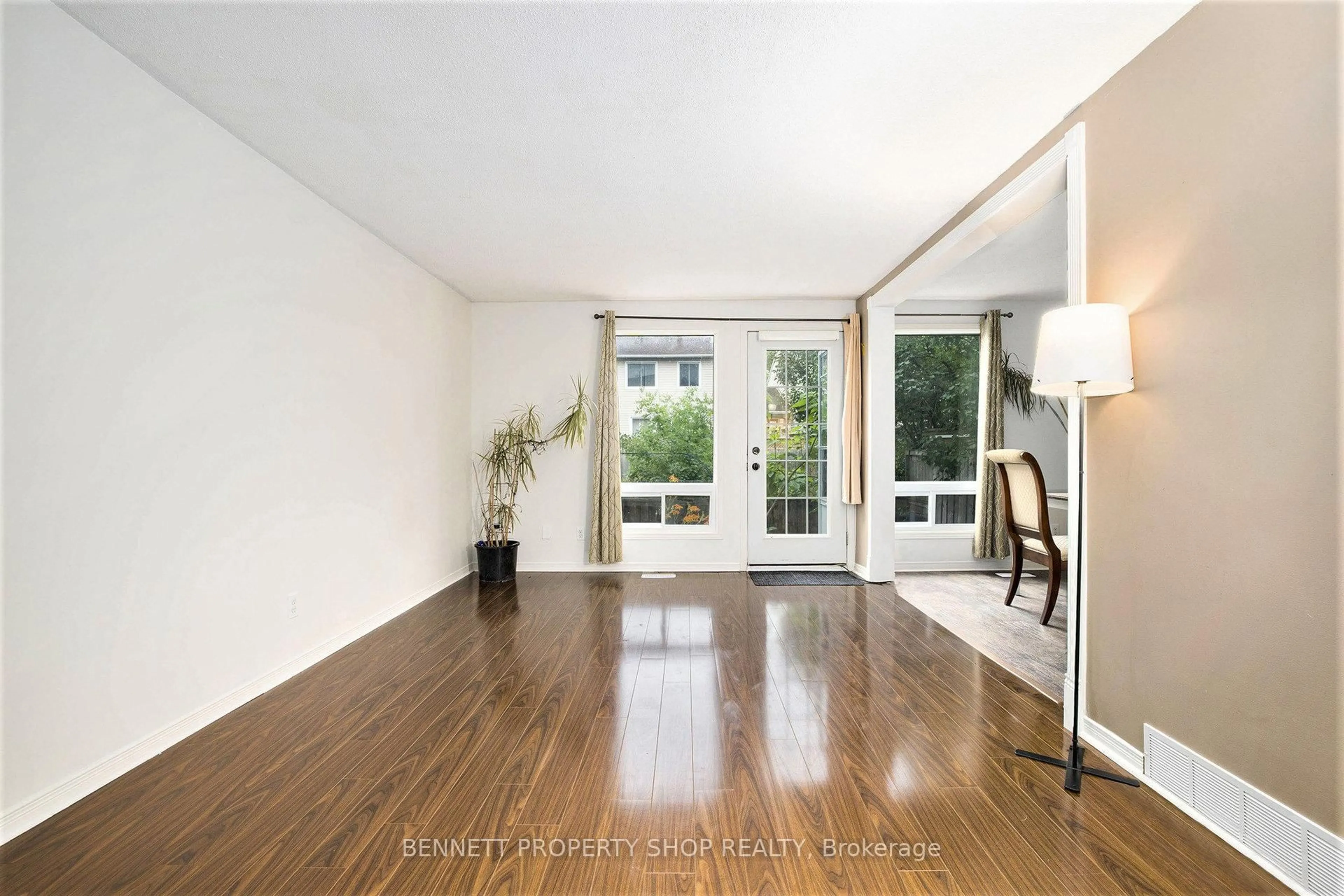 Unknown for 267 Thistledown Crt #44, Ottawa Ontario K2J 1N2