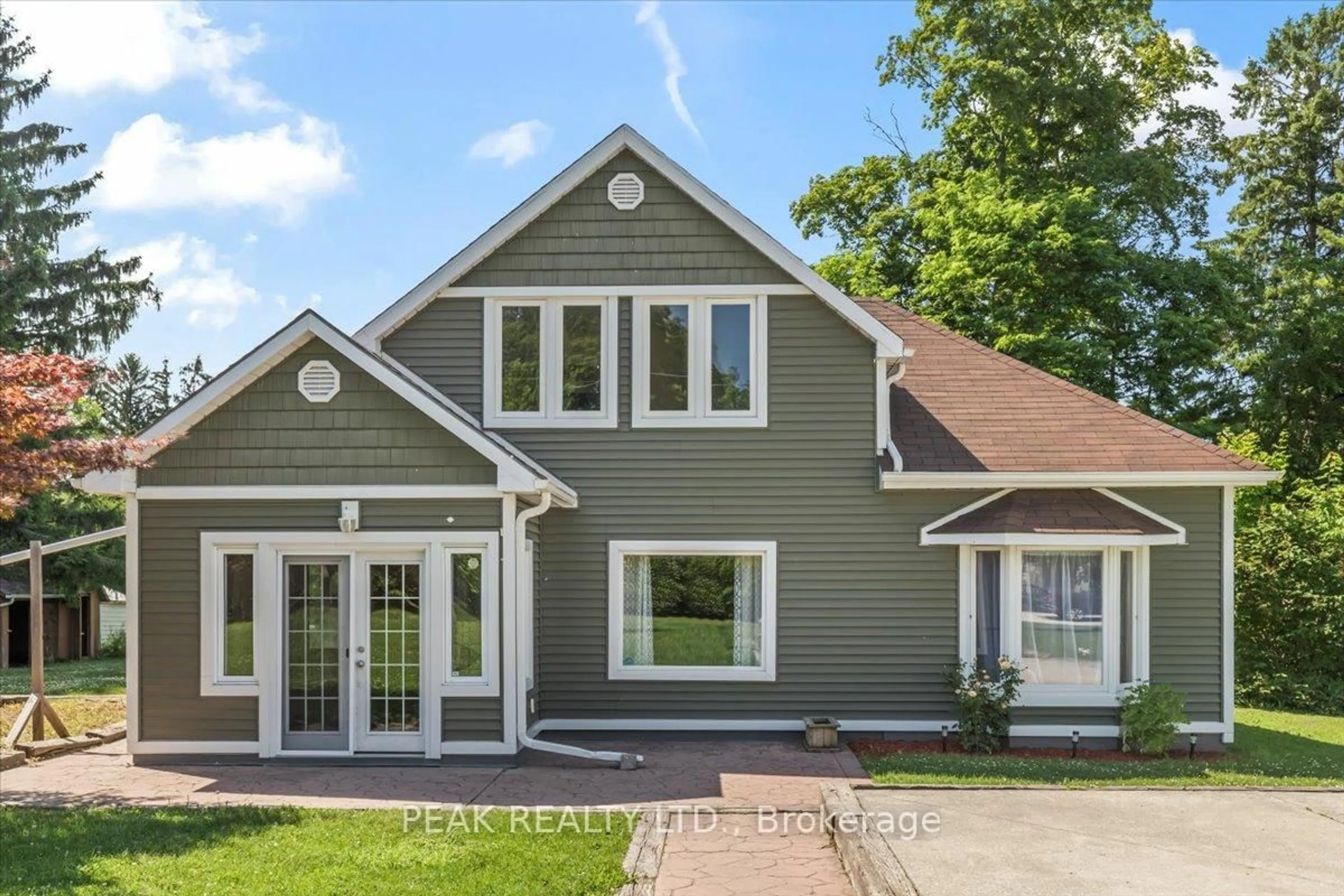 Home with vinyl exterior material, street for 101 King St, Kincardine Ontario N0G 2T0