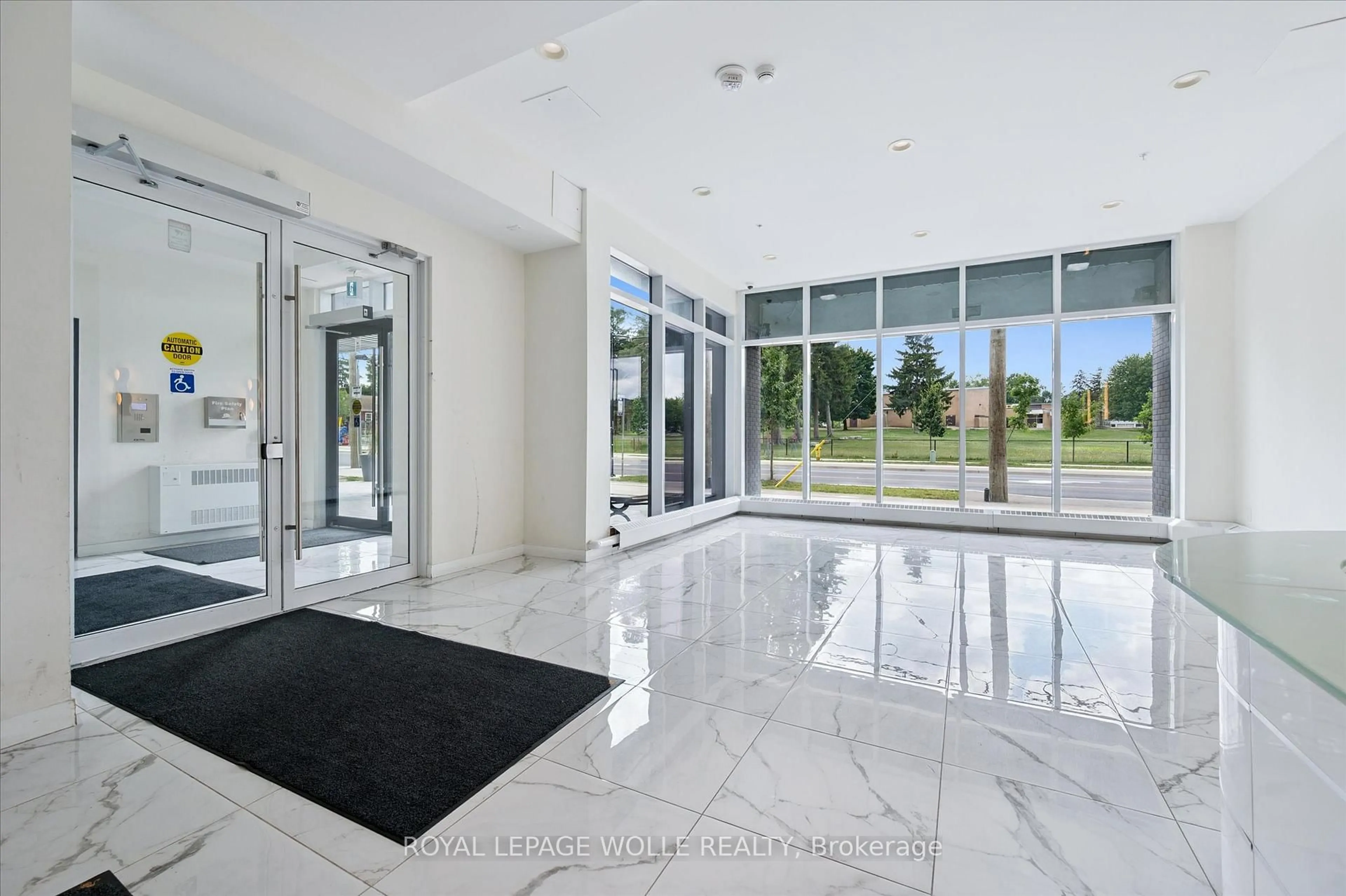 Indoor foyer for 128 KING St #804, Waterloo Ontario N2J 2X9