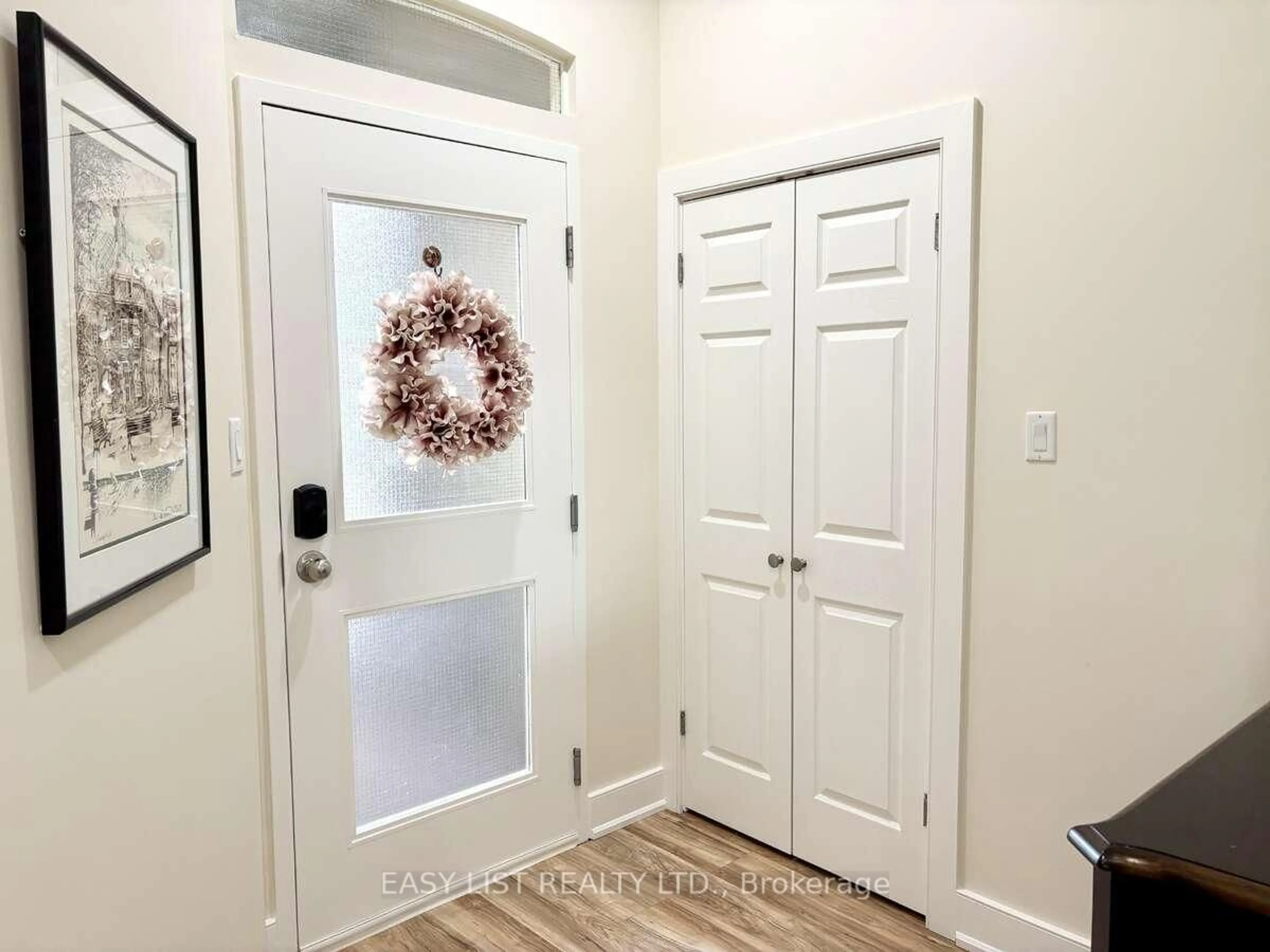 Indoor entryway for 83 Little Bridge St #112, Almonte Ontario K0A 1A0