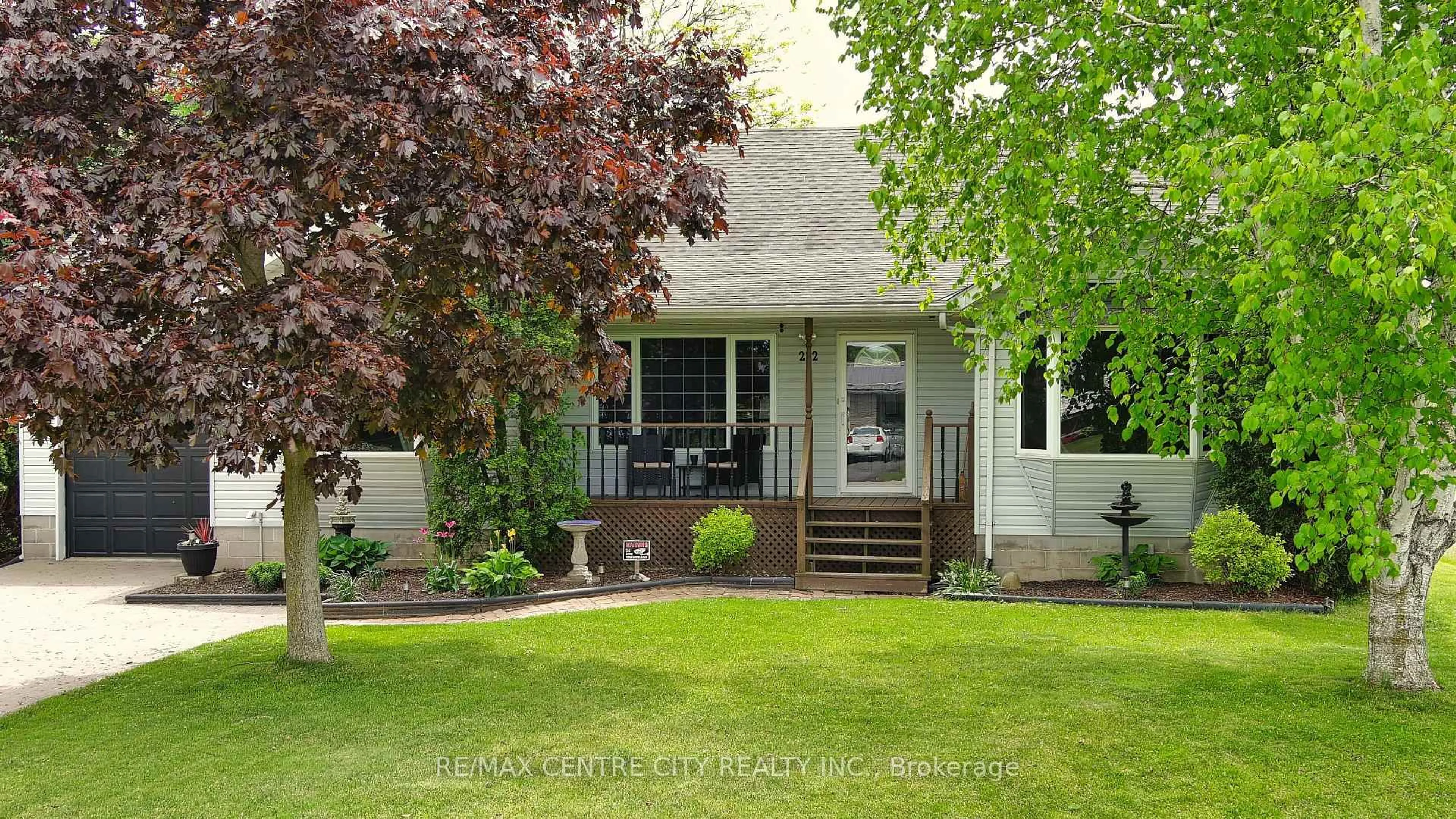 Home with vinyl exterior material, street for 212 Queen St, West Elgin Ontario N0L 2C0