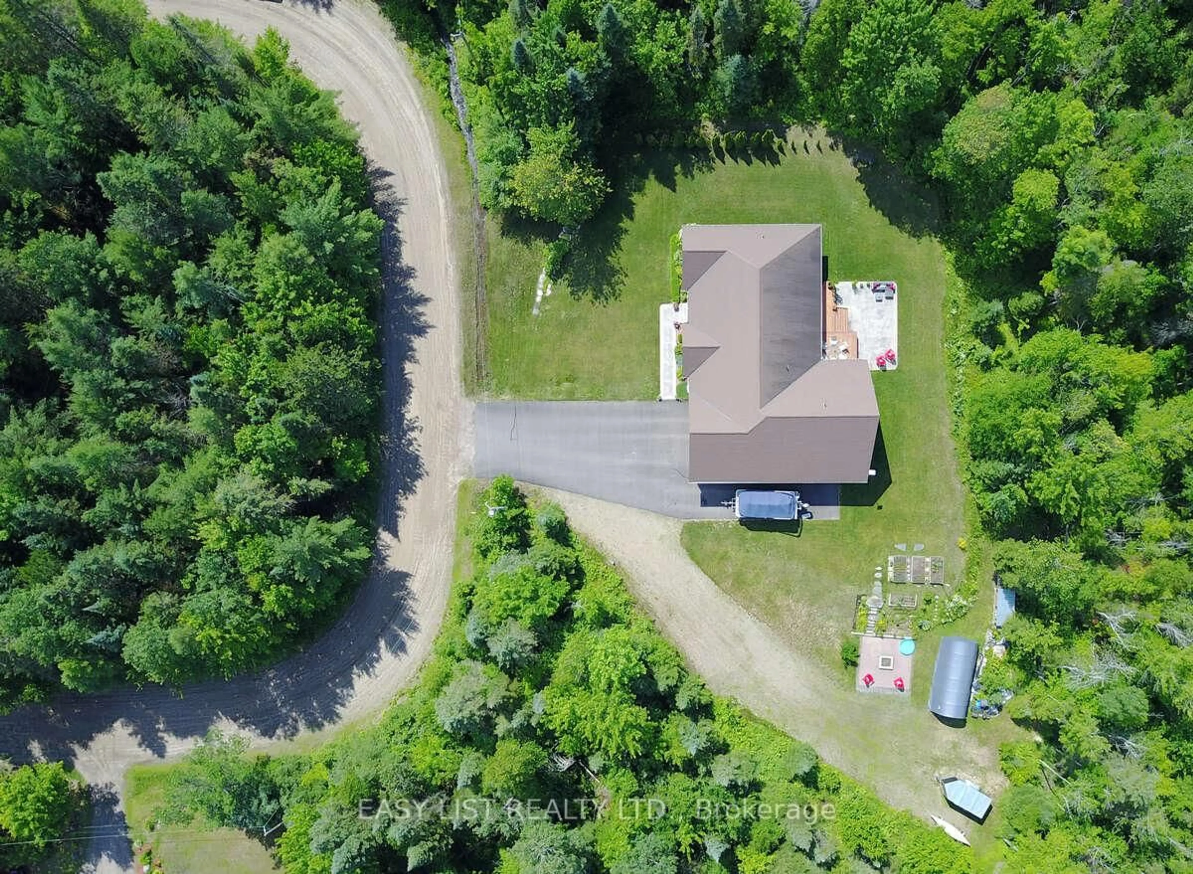 A pic from outside/outdoor area/front of a property/back of a property/a pic from drone, unknown for 110 Monck Sq, Deep River Ontario K0J 1P0