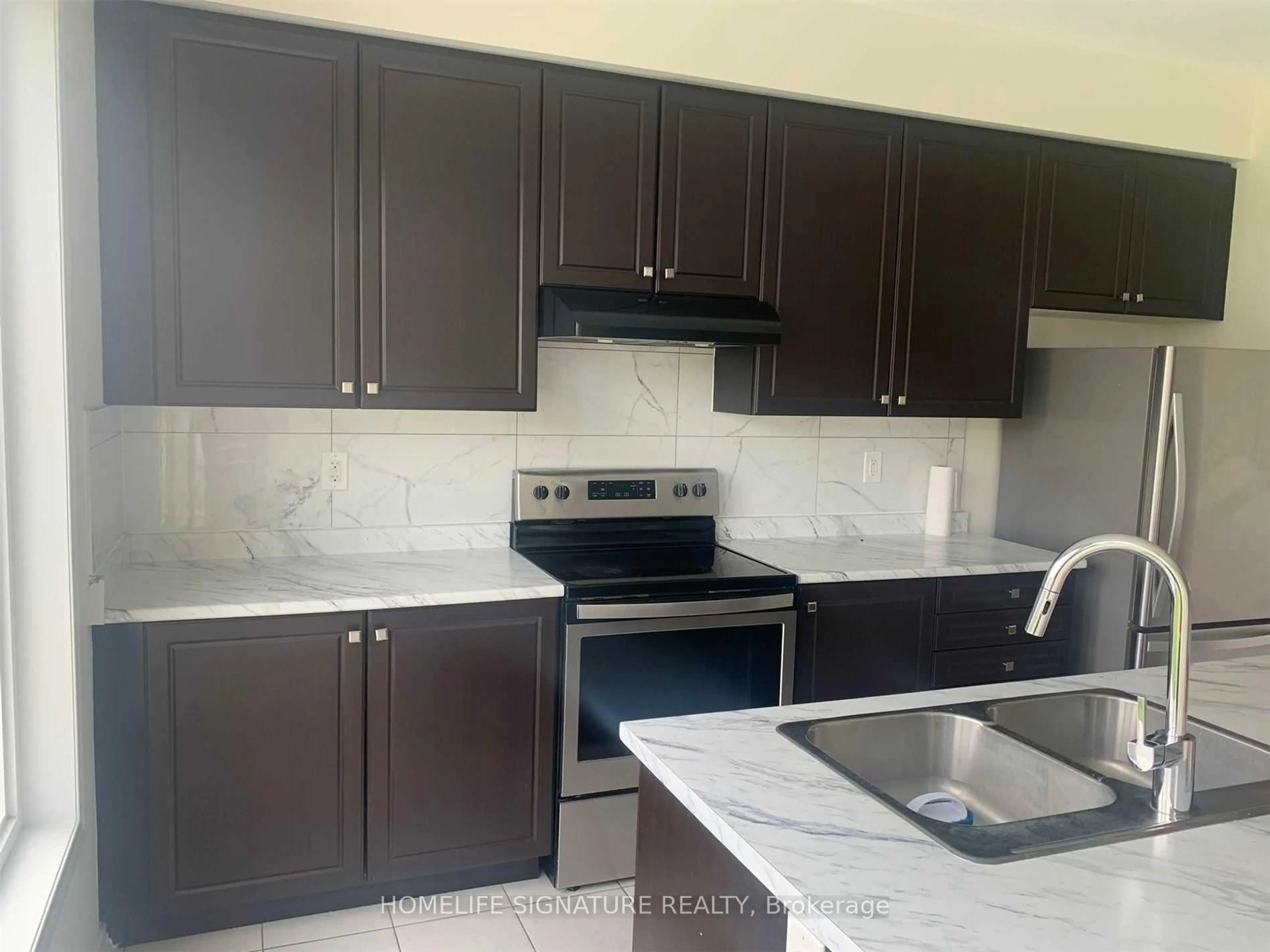 Standard kitchen, ceramic/tile floor for 88 Stamford ST St, Woolwich Ontario N0B 1M0