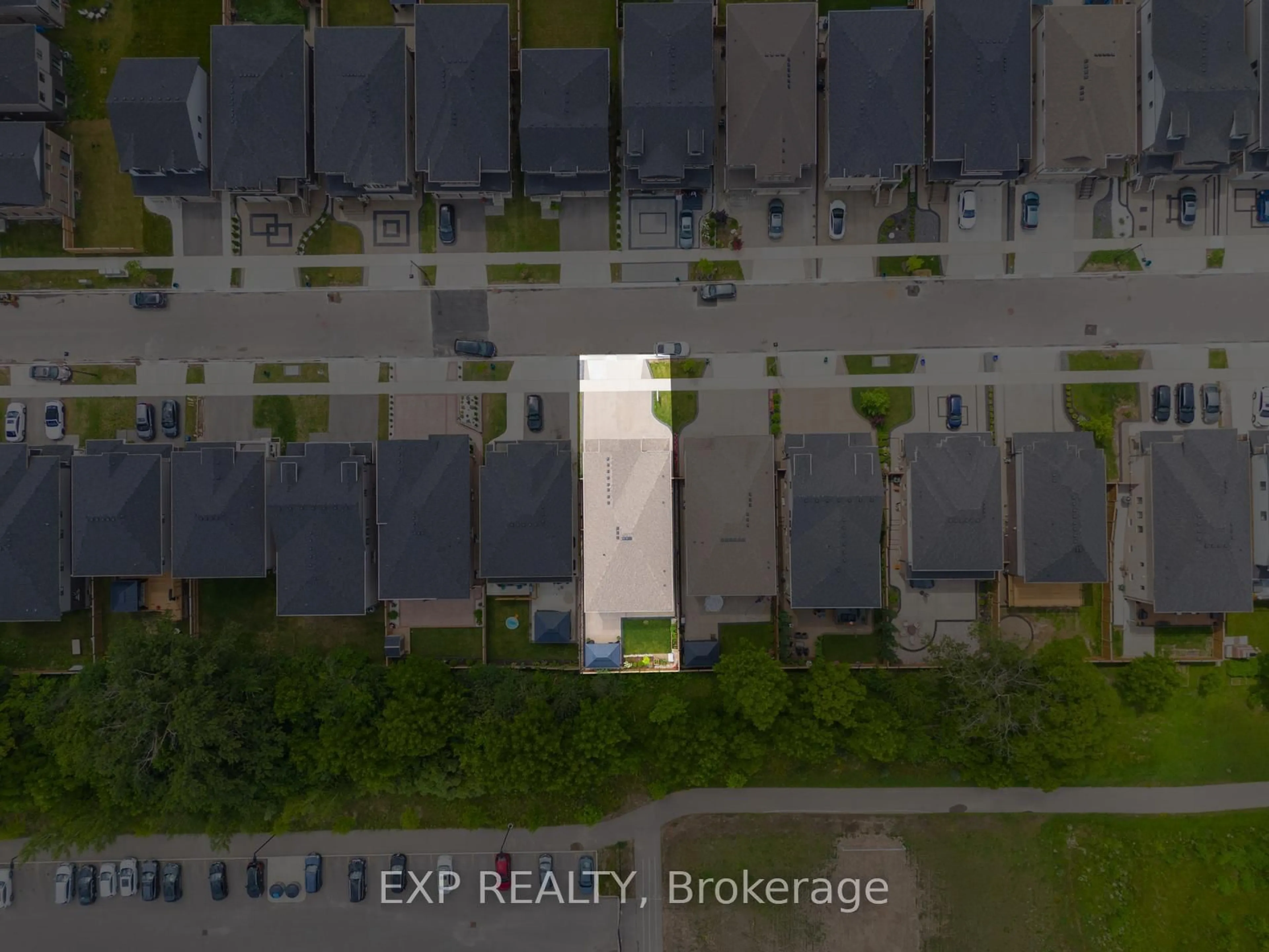 A pic from outside/outdoor area/front of a property/back of a property/a pic from drone, street for 49 Scots Pine Tr, Kitchener Ontario N2R 0N6