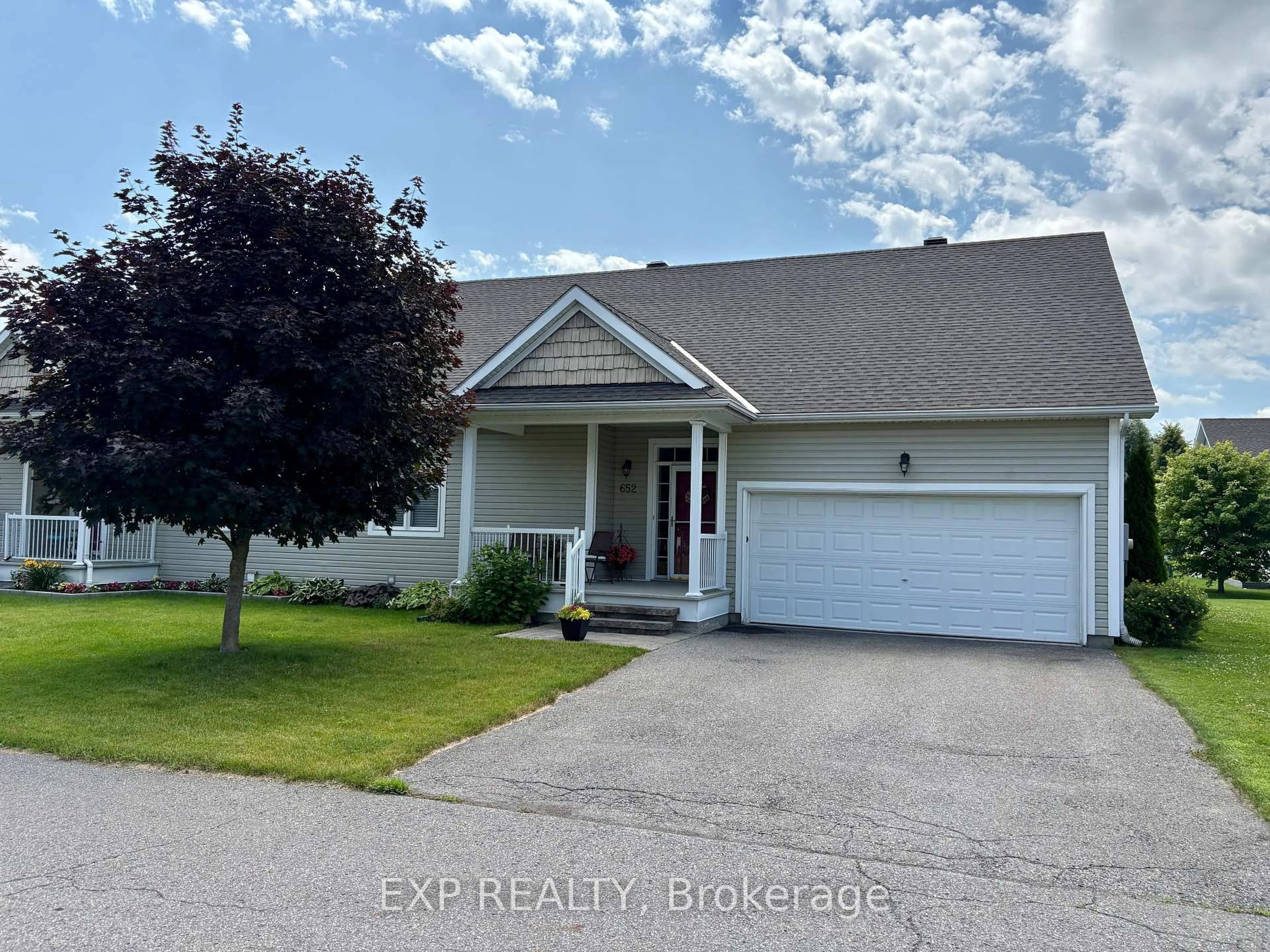 Home with vinyl exterior material, street for 652 COUNTRY TRAIL Private, Carlsbad Springs Ontario K0A 1K0