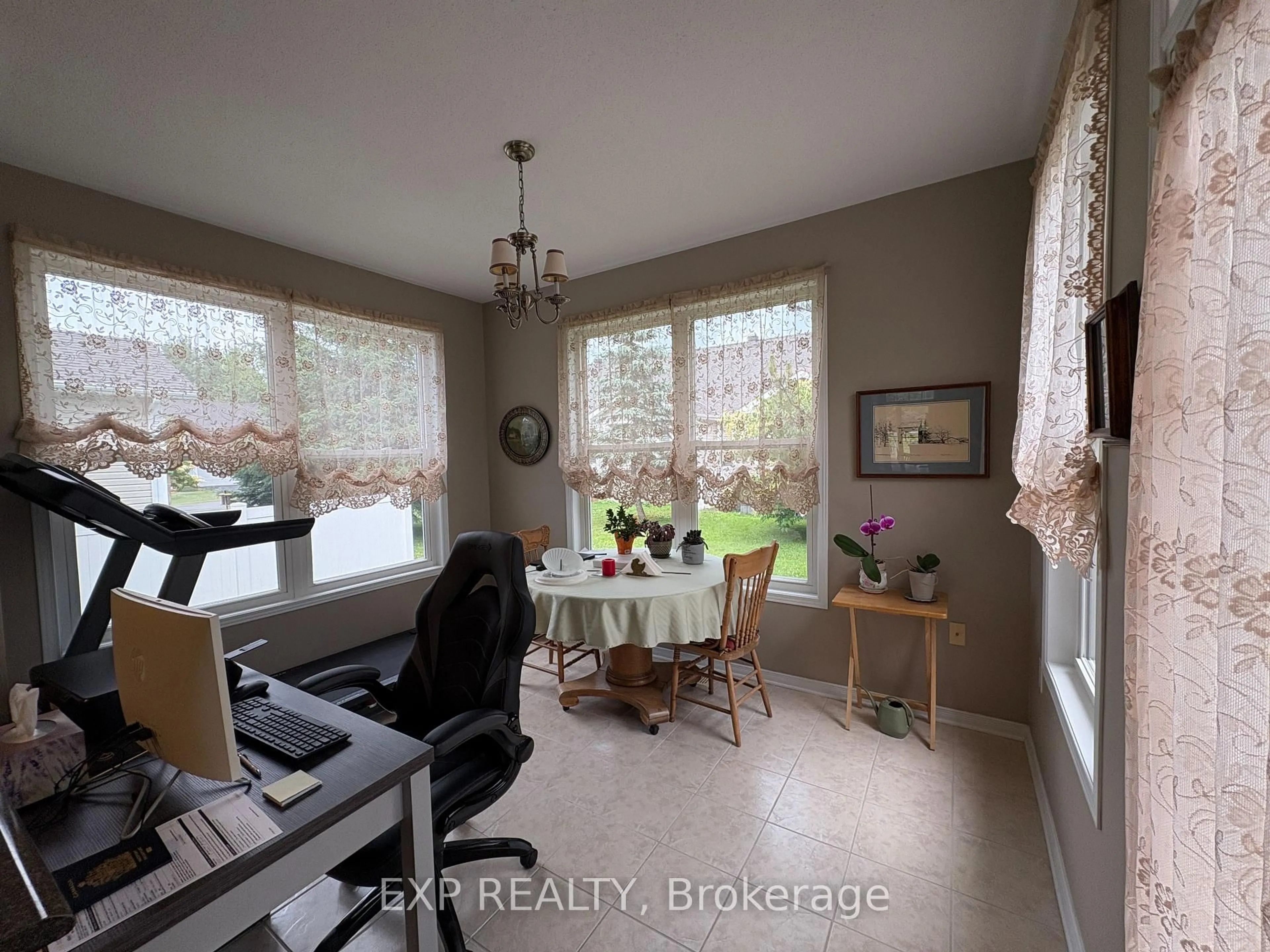 Dining room, unknown for 652 COUNTRY TRAIL Private, Carlsbad Springs Ontario K0A 1K0
