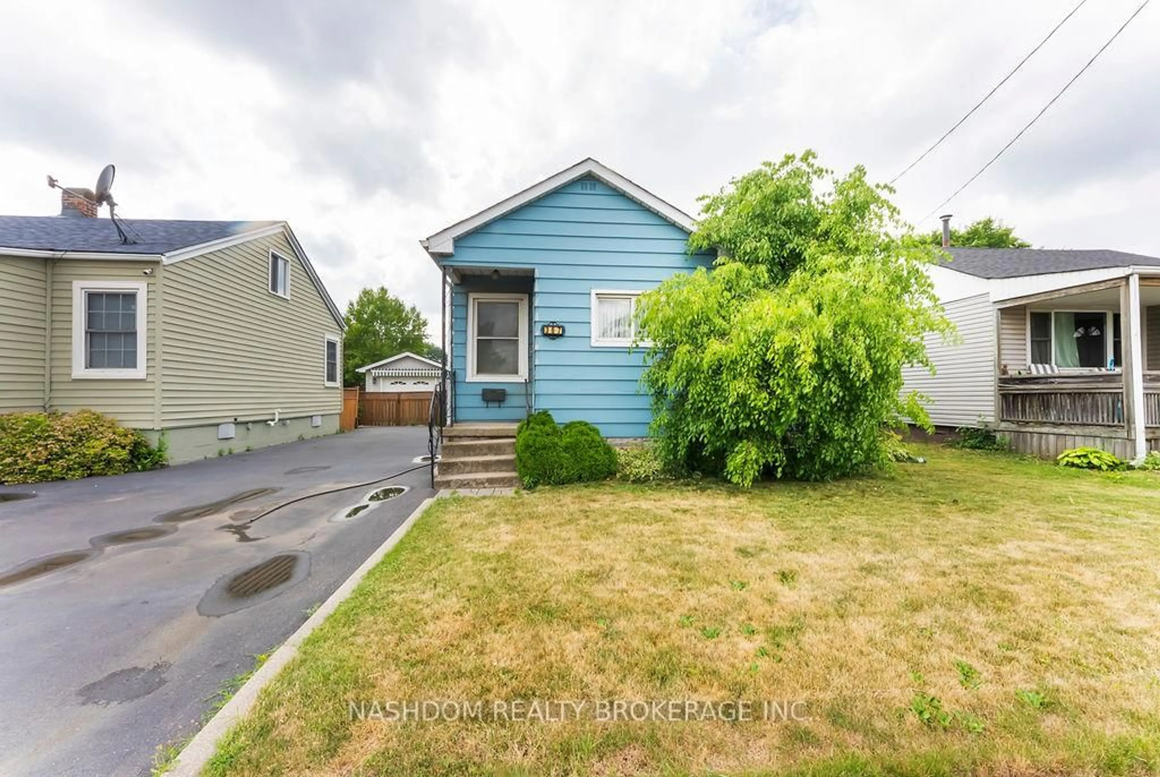 A pic from outside/outdoor area/front of a property/back of a property/a pic from drone, street for 367 Strathearne Ave, Hamilton Ontario L8H 5L2