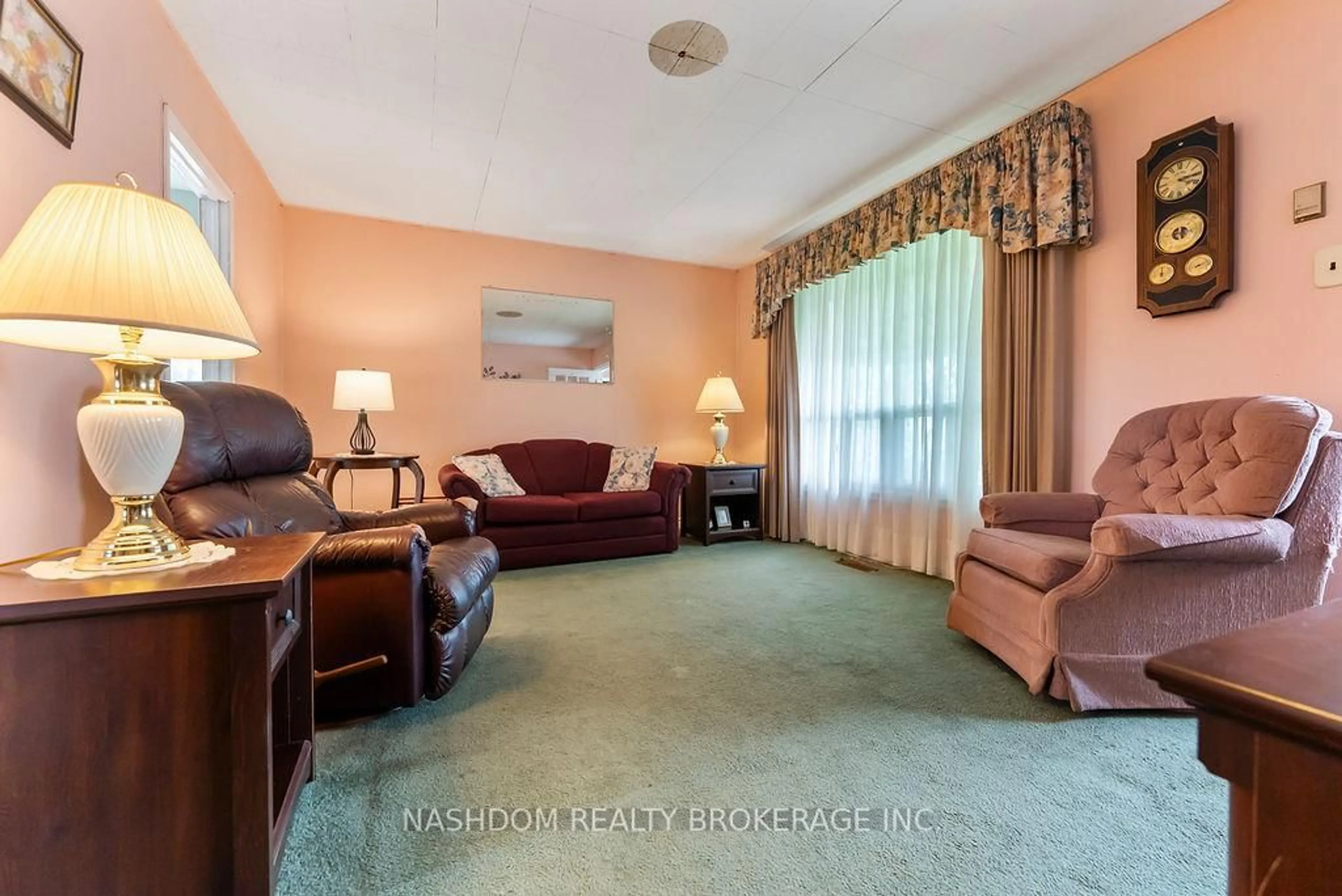 Living room with furniture, carpet floor for 367 Strathearne Ave, Hamilton Ontario L8H 5L2