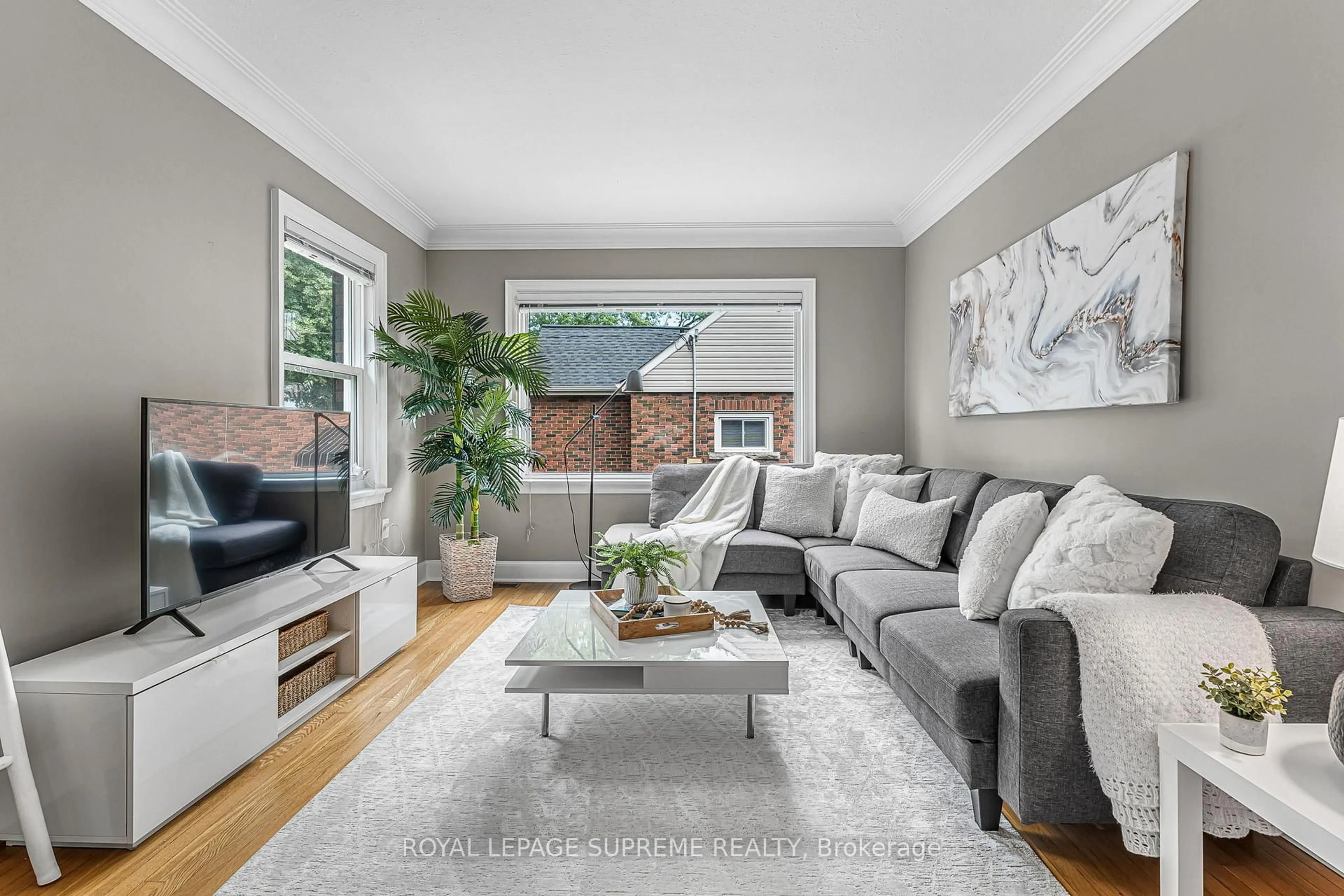 Living room with furniture, unknown for 30 Cameron Rd, St. Catharines Ontario L2P 3E2