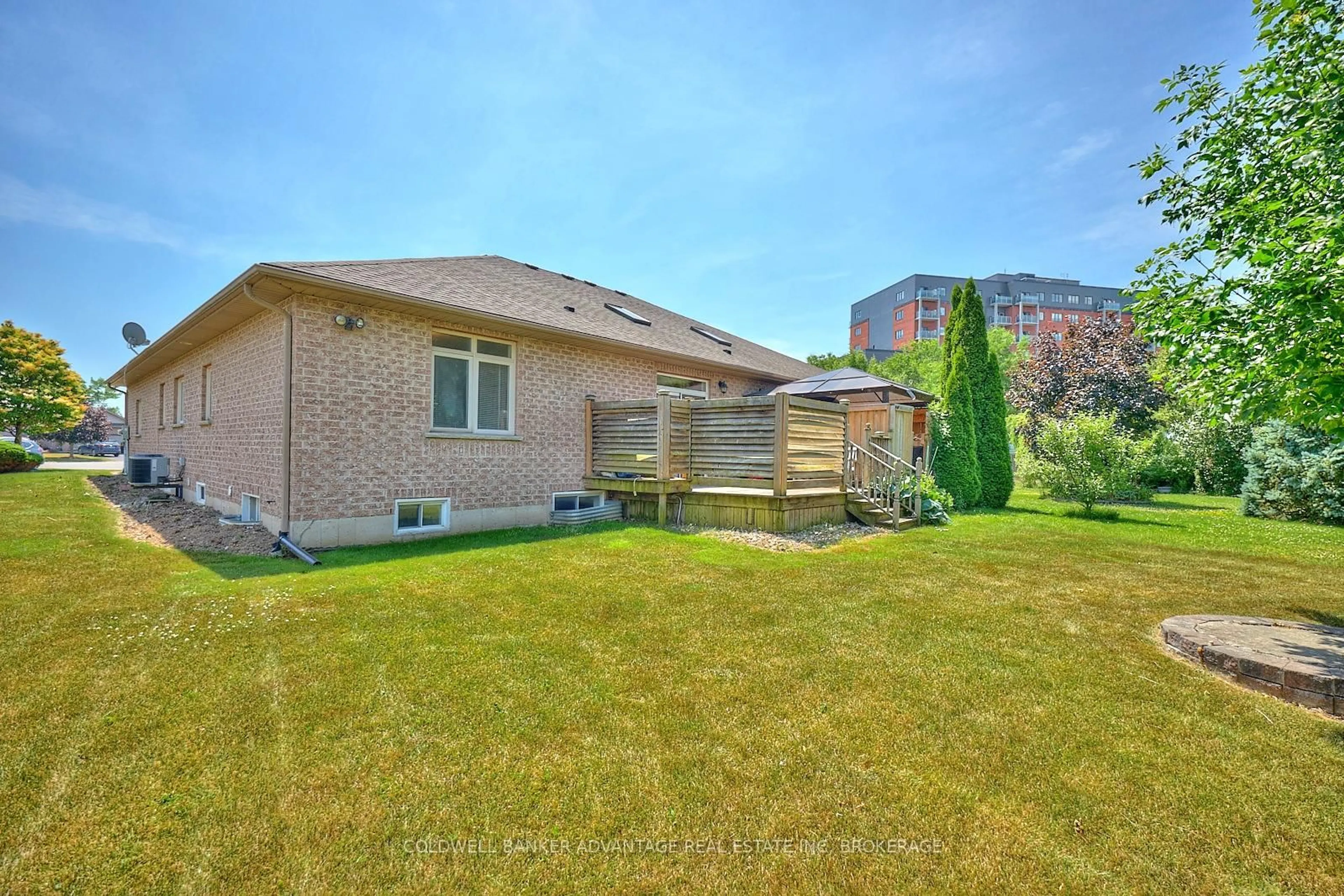 Patio, mountain view for 54 BRIDGEWATER Crt, Welland Ontario L3C 7M6