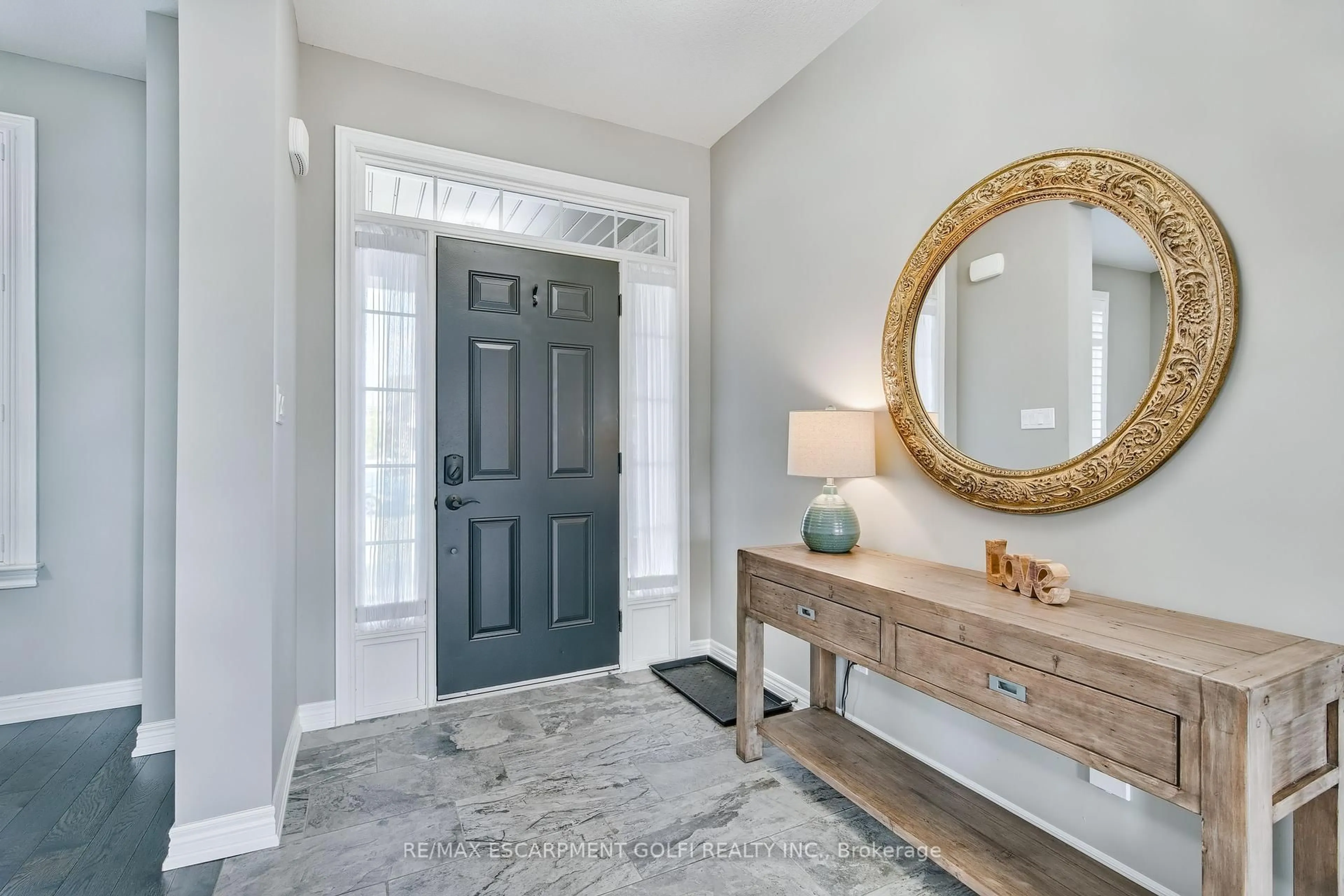 Indoor entryway for 87 ANASTASIA Blvd, West Lincoln Ontario L0R 2A0