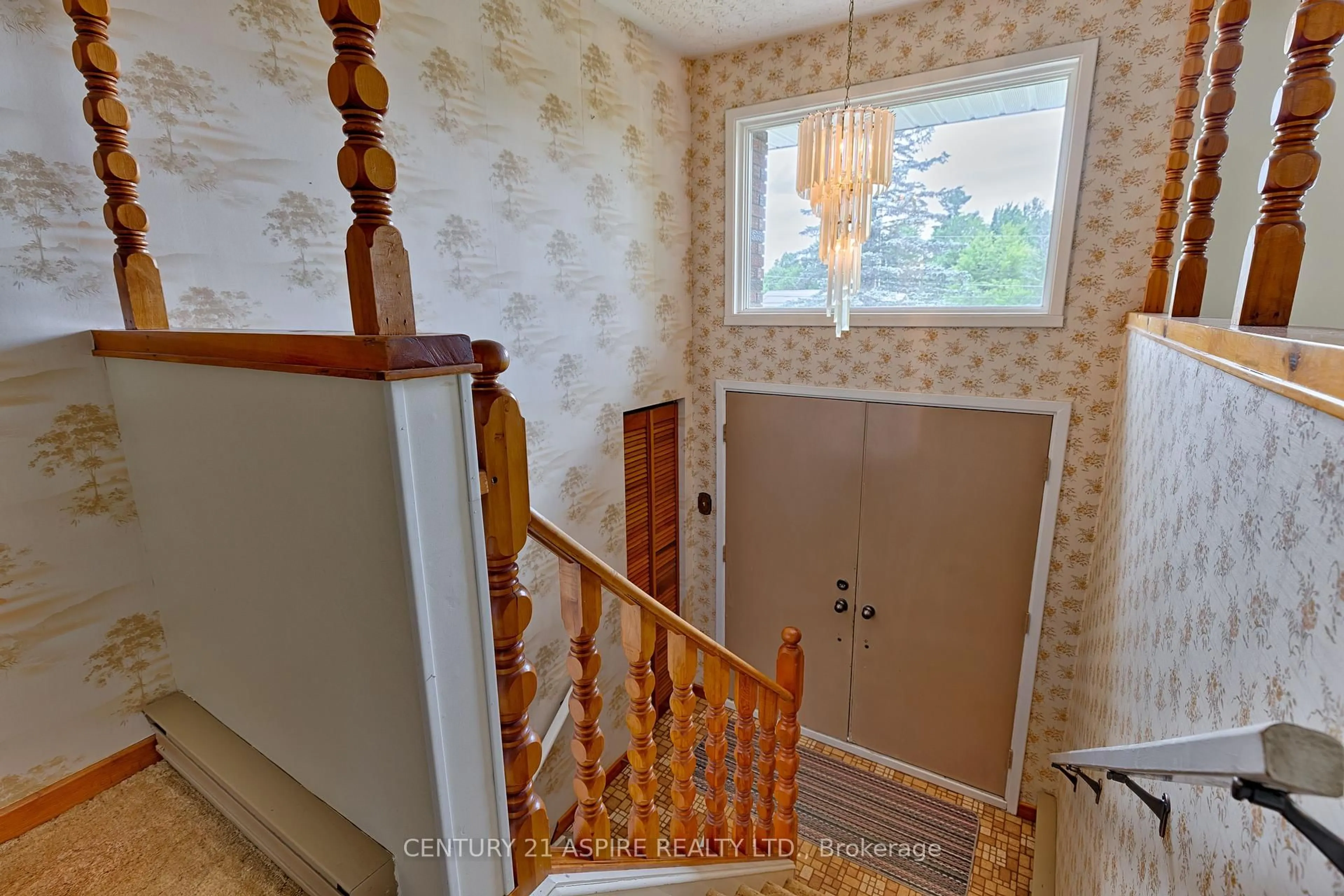 Stairs for 18 Biesenthal Rd, Petawawa Ontario K8H 2Y9