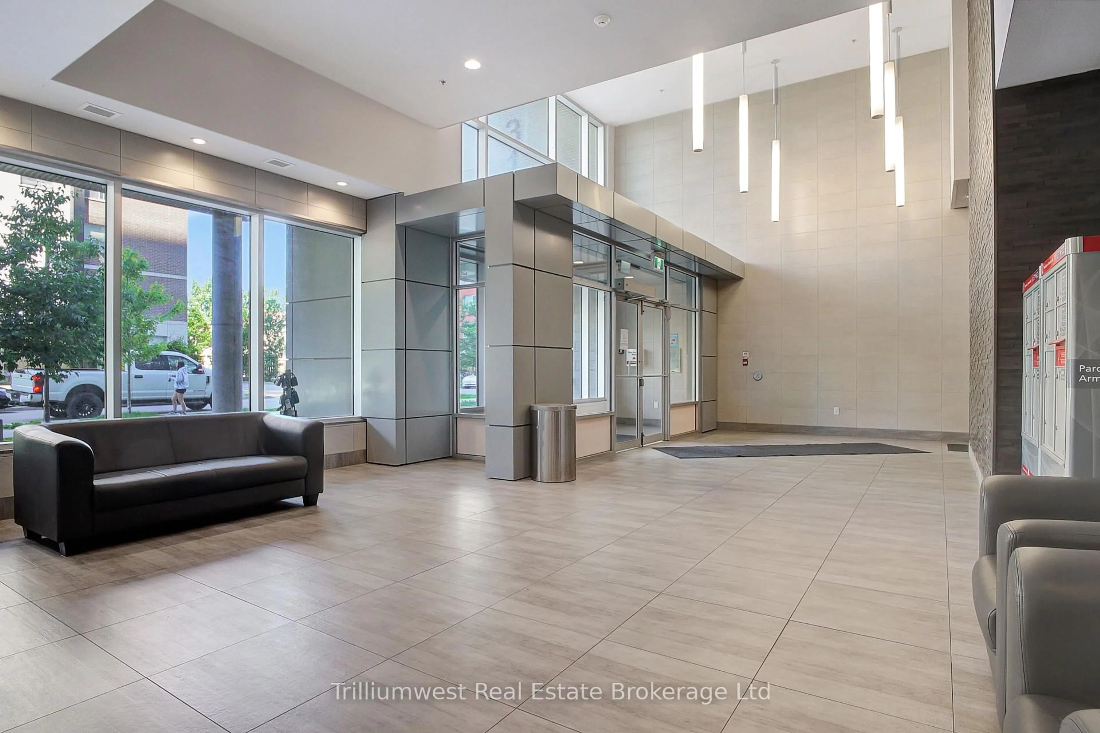 Indoor foyer for 318 Spruce St #1501, Waterloo Ontario N2L 0E9