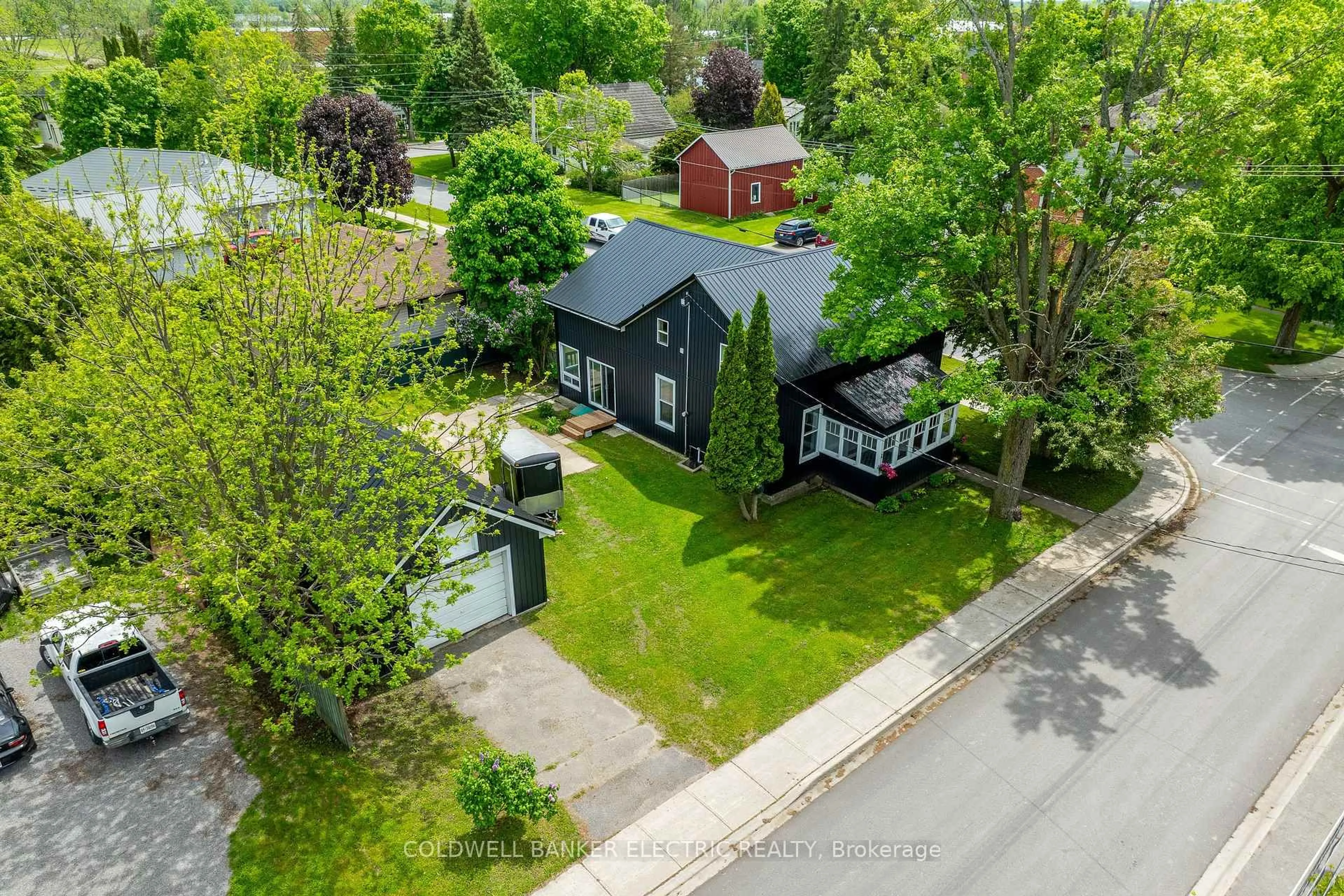 A pic from outside/outdoor area/front of a property/back of a property/a pic from drone, street for 65 Queen St, Asphodel-Norwood Ontario K0L 2V0